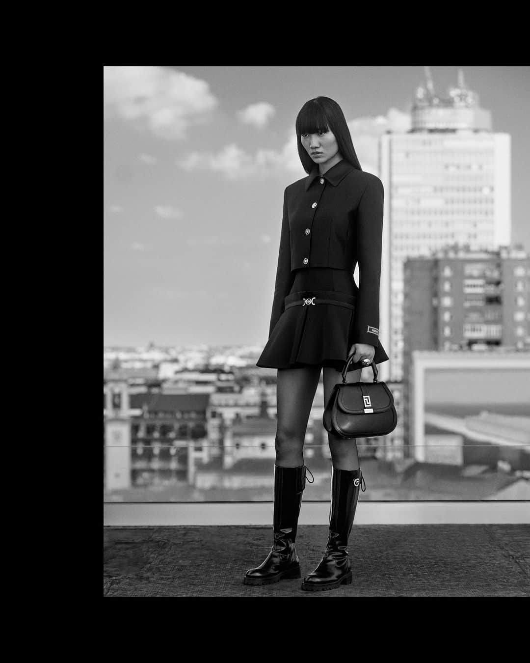 ジャンニヴェルサーチのインスタグラム：「Greca Goddess Top Handle Bag  Luo wears jacket; Medusa '95 mini skirt; Vagabond boots; Greca Goddess top handle bag  Photography by Ilya Lipkin  #VersaceFW23 #VersaceGrecaGoddess」