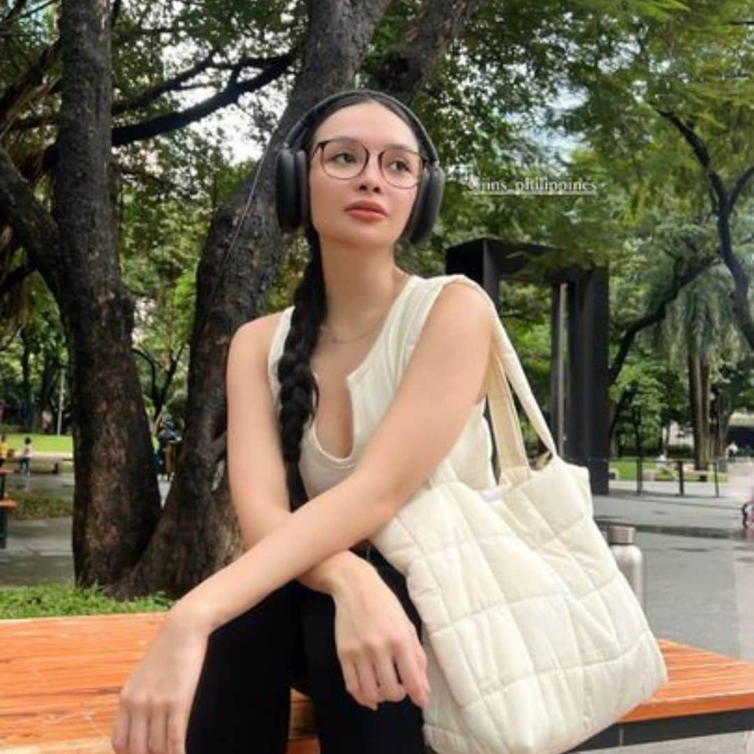 JINS PHILIPPINESのインスタグラム：「The perfect eyewear for all occasions. Gorgeous Ms. @sweetiecxguioa wearing a pair from JINS for an afternoon stroll at the park.  FRAME: UUF-21S-192  ##JINS #glasses #eyewear #airframe #fashionableglasses #stylishglasses #lightweight #designedinTokyo #highquality #since2001」