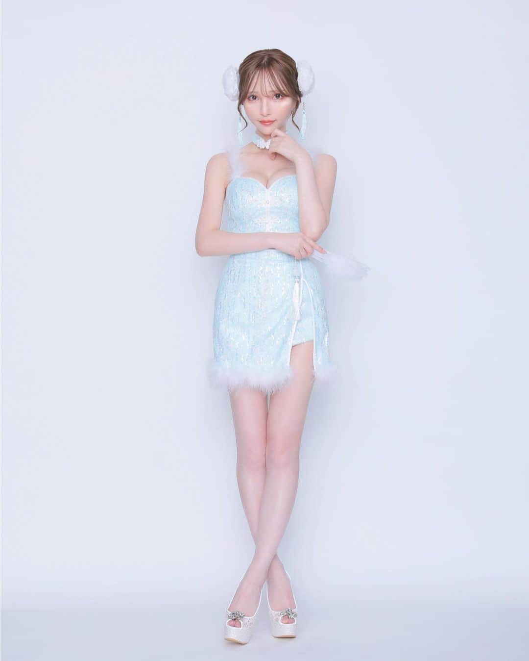 ROBEdeFLEURSさんのインスタグラム写真 - (ROBEdeFLEURSInstagram)「⁡ . 𝐇𝐚𝐥𝐥𝐨𝐰𝐞𝐞𝐧 𝐃𝐫𝐞𝐬𝐬 𝐛𝐲 𝐚𝐧𝐢𝐞𝐫.𝐑𝐎𝐁𝐄 . ⁡ #03 Emo china dress (anier4029) ⁡ ストラップやスカートの裾にファーを使用した、 キラキラ素材が最高に可愛い チャイナドレスです👗🍒 ⁡ ヘッドアクセやチョーカーなど、 細部までデザインにこだわりました♡ ⁡ anier.ROBE - produced by れいな先生 【アニエルローブ】  ✓anier4029 ⁡ . ⁡ #𝗋𝗈𝖻𝖾𝖽𝖾𝖿𝗅𝖾𝗎𝗋𝗌 #ローブドフルール #インスタ映え #𝖽𝗋𝖾𝗌𝗌#ドレス #キャバドレス#キャバ嬢#キャバ#歌舞伎町#高級#キャバクラ#いいね #シャンパン #通販 #送料無料#𝗂𝗇𝗌𝗍𝖺𝗀𝗈𝗈𝖽 #𝗅𝗂𝗄𝖾#六本木キャバ嬢#𝗅𝗈𝗏𝖾#大人#六本木 #銀座 #西麻布 #ラウンジ嬢 #ホステスドレス #dress」9月7日 17時04分 - robedefleurs_official