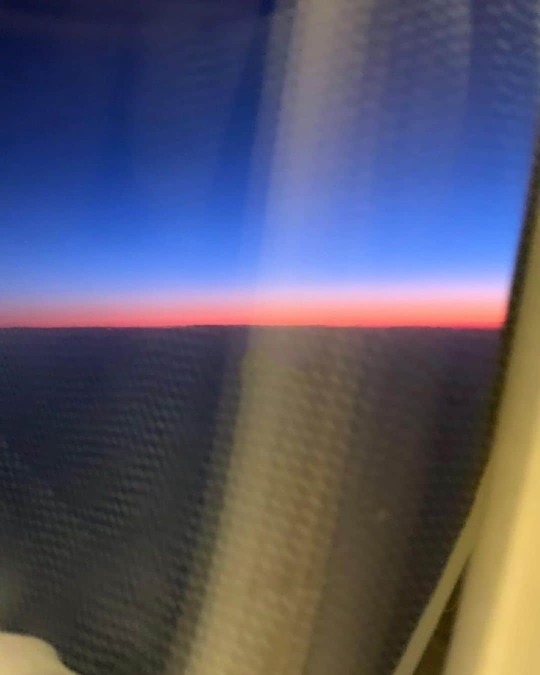 MARISさんのインスタグラム写真 - (MARISInstagram)「BAGUS✈️🩷　 Clear my mind ,my heart and body🩷 Lucky me to see dolphin🐬 every time. Feel like I’m connected to them 🩵毎回イルカに会えて癒される🐬 Can’t stay in the same places that’s my life. God bless you✨ちょー弾丸🫶🏾 前回のハワイも3日前に決めた✈︎ インスタ全然おいつかないけどそれでいい🫠  そしてすでに東京離れてます😚🤘🏽」9月7日 17時14分 - marristea