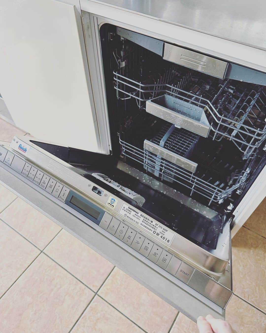二ノ宮知子さんのインスタグラム写真 - (二ノ宮知子Instagram)「新しい食洗機を入れていただきました！ シンプルで美しい😍洗うのが楽しみです。」9月7日 17時14分 - tomokoninomiyaa