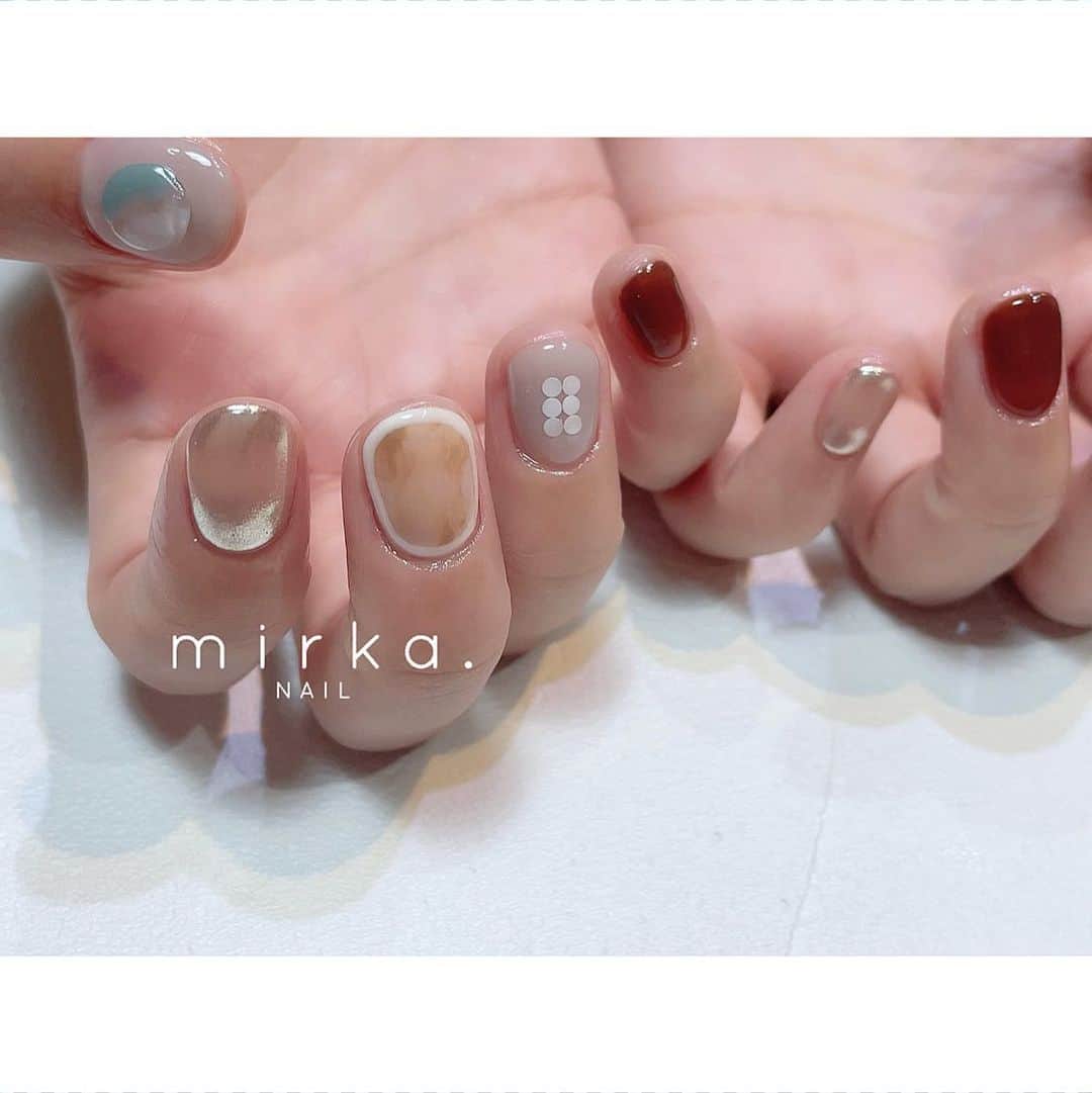 mirka. NAIL(ミルカネイル)さんのインスタグラム写真 - (mirka. NAIL(ミルカネイル)Instagram)「⁡ ⁡ ⁡ 𓏸𓏸𓏸𓏸𓏸𓏸𓏸 ⁡ ⁡ ………………………………………………………… ⁡ ご予約、お問い合わせは LINE ID⇒ @mirka.nail (@含む)まで。 ⁡ ご新規様はハイライトの「ご案内」と「ご予約方法」を必ずお読みいただいてからご予約くださいますようお願いいたします。 空き状況や詳細はLINEの投稿からご確認ください。 ⁡ ⁡ ⁡ ⁡ #mirkanail#nails#nail#nailart#naildesign #ショートネイル#ネイルアート#ネイルデザイン#ネイル#大人ネイル#シンプルネイル#オフィスネイル#ニュアンスネイル#ナチュラルネイル#カジュアルネイル#ショートネイルデザイン#美甲#秋ネイル#秋ネイル2023 #プライベートサロン#プライベートネイルサロン#東京ネイルサロン#東京ネイル#江東区ネイルサロン#森下#清澄白河 ⁡」9月7日 17時17分 - mirka.nail