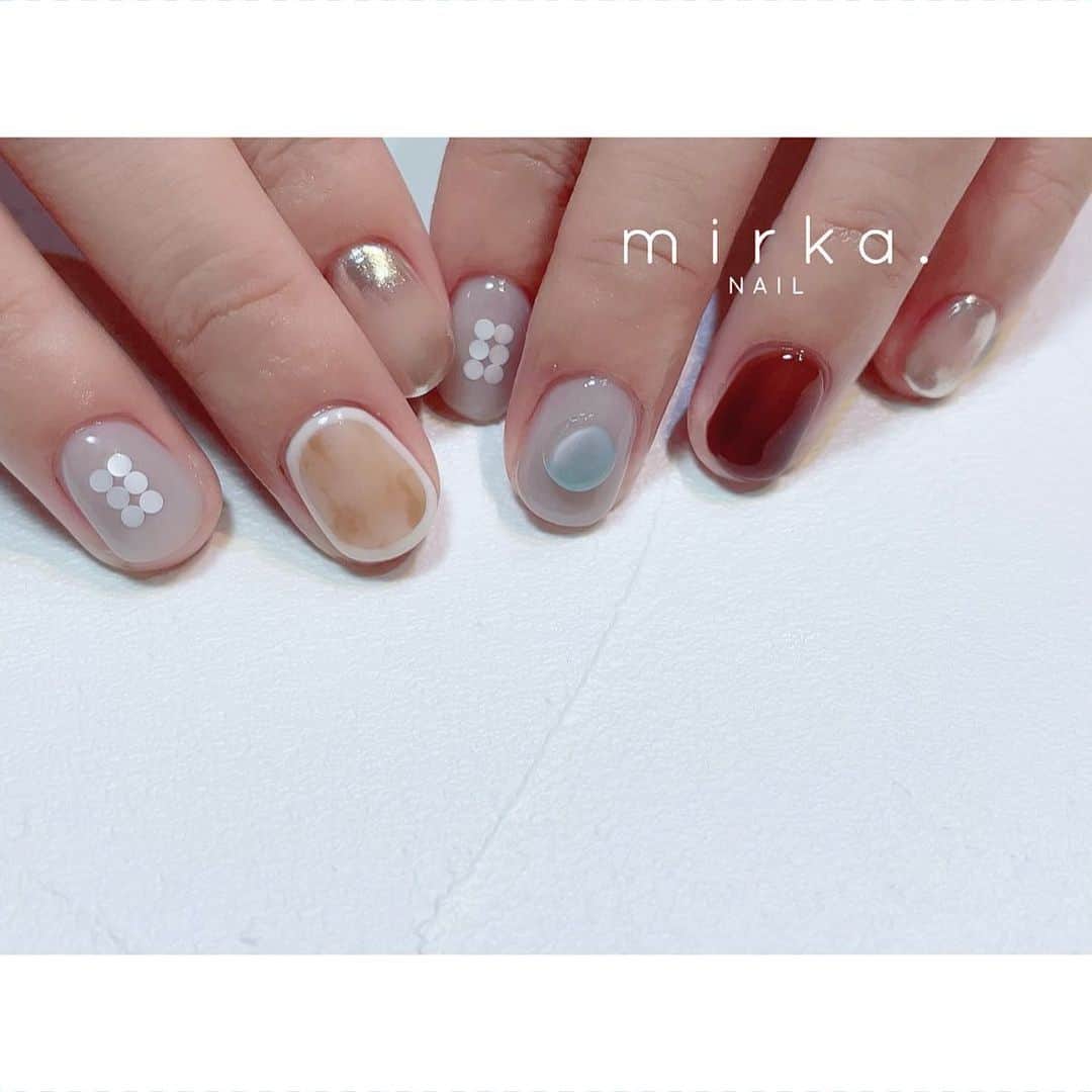mirka. NAIL(ミルカネイル)さんのインスタグラム写真 - (mirka. NAIL(ミルカネイル)Instagram)「⁡ ⁡ ⁡ 𓏸𓏸𓏸𓏸𓏸𓏸𓏸 ⁡ ⁡ ………………………………………………………… ⁡ ご予約、お問い合わせは LINE ID⇒ @mirka.nail (@含む)まで。 ⁡ ご新規様はハイライトの「ご案内」と「ご予約方法」を必ずお読みいただいてからご予約くださいますようお願いいたします。 空き状況や詳細はLINEの投稿からご確認ください。 ⁡ ⁡ ⁡ ⁡ #mirkanail#nails#nail#nailart#naildesign #ショートネイル#ネイルアート#ネイルデザイン#ネイル#大人ネイル#シンプルネイル#オフィスネイル#ニュアンスネイル#ナチュラルネイル#カジュアルネイル#ショートネイルデザイン#美甲#秋ネイル#秋ネイル2023 #プライベートサロン#プライベートネイルサロン#東京ネイルサロン#東京ネイル#江東区ネイルサロン#森下#清澄白河 ⁡」9月7日 17時17分 - mirka.nail