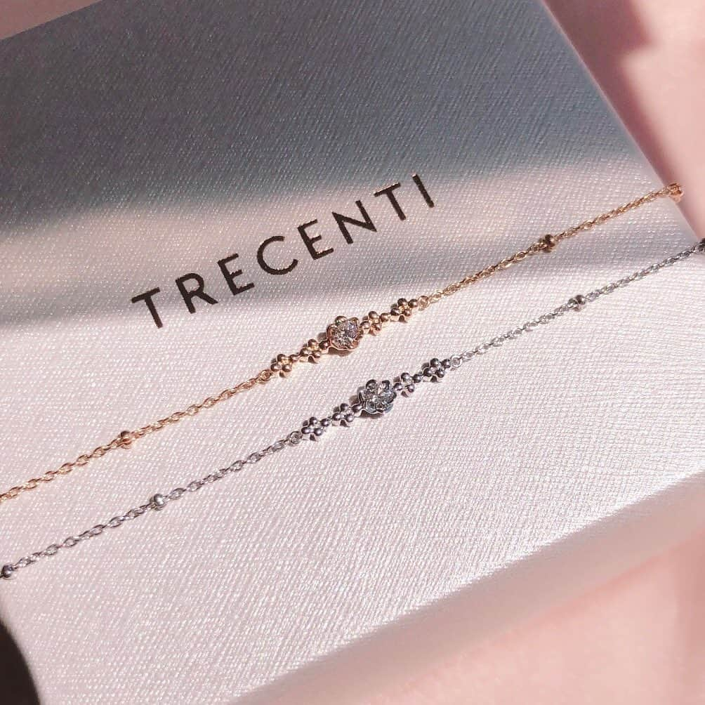 TRECENTI トレセンテさんのインスタグラム写真 - (TRECENTI トレセンテInstagram)「anniversary jewelry 花冠をイメージした「ファーストフローラ(ガーランド)ブレスレット」 チェーンには小花をイメージするデザインが施されています。  ⁡@trecenti_flora @trecenti_anniversario ⁡ ----------------------------------------------  #トレセンテ #trecenti #結婚指輪 #婚約指輪 #誕生石 #アニバーサリージュエリー #記念日ジュエリー #誕生日ジュエリー #ブライダル専門店 #マリッジリング #エンゲージリング #誕生石ジュエリー #アニバーサリーギフト #結婚記念日 #ファインジュエリー #アクセサリー好きさんと繋がりたい #ブライダルリング #ブライダルジュエリー #トレセンテフローラ #ブレスレット #一粒ダイヤ #花 #お花 #花冠 #ご褒美ジュエリー #サプライズプレゼント #一粒ダイヤモンド #大人アクセサリー #ピンクゴールド」9月7日 17時18分 - trecenti_flora