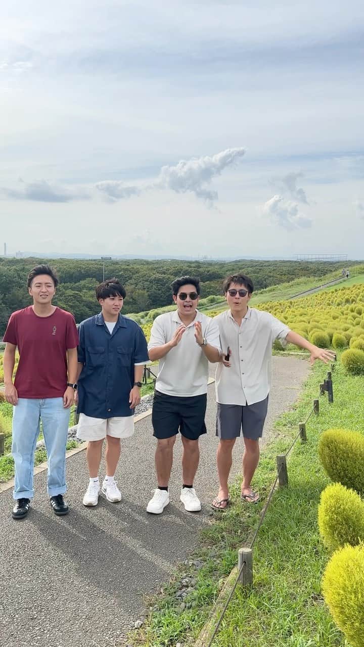 大塚稜馬のインスタグラム：「Akhirnya kesampaian ke sini!!🥹 Dulu waktu kuliah di Jepang selalu pingin ke sini tapi gak sempat terus. Aslii cakep banget tempatnyaa! Lucu banget pohonnya bulet-bulet gituu wkwkwk.  Kalau bulan April-Mei, warna pohonnya biru semua. Kalau bulan Oktober (musim gugur), warnanya merah semua. Kalau kalian main ke Jepang, coba ke sini yaakk! Mantappu jiwaa!  📍Hitachi Seaside Park, Ibaraki Silakan disave! 🙌🏻」