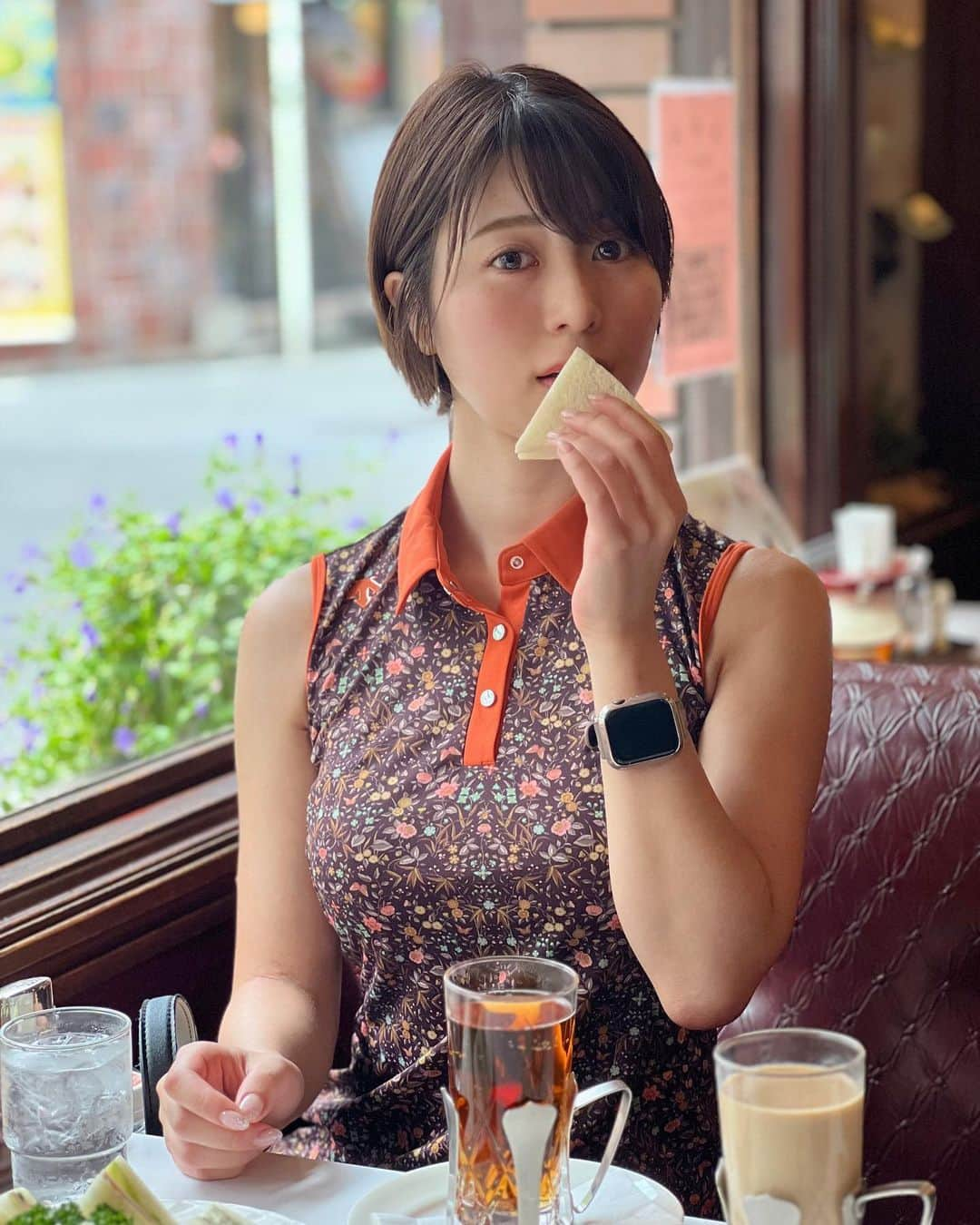 小林由依さんのインスタグラム写真 - (小林由依Instagram)「* ショートコース🏌️‍♀️ 今回は神奈川の方へ行ってきました🫧 ⁡ 帰り際に寄った喫茶店で食べたサンドイッチ、 おいしかった✌︎🥰 ⁡ ⁡ ⁡ 数日前には大塚へシュミレーションゴルフに行って 練習してきたんだ⛳️ ↪︎ @freegolf2022  ⁡ 解像度の高いシュミレーターが使われていたり、 備え付けのモニターに自分のスマホを繋げて YouTube動画を見ながらの練習もできたりするので、 ⁡ とっても快適なゴルフ練習が可能💕 ⁡ ⁡ ここの代表の方はティーチングプロなので 日程があえばレッスンもしてくださるよ✨ ⁡ ⁡ 素敵なところなので ぜひゴルフ好きはチェックしてほしい☺︎ ⁡ ⁡ ⁡ PR @freegolf2022 #FreeGolf #インドアゴルフ #インドアゴルフ練習場 #ゴルフシミュレーション #大塚ゴルフ #大塚ゴルフ練習場　 ⁡ . . . . . ⁡ #ショートコース #多摩川ゴルフ倶楽部 #デサント #デサントゴルフ #descentegolf #descente #ゴルフレッスン #ゴルフ女子 #ゴルフ初心者 #シミュレーションゴルフ #ゴルフ #ゴルフウェア #ゴルフコーデ #ゴルフ練習 #ゴルフ場 #ゴルフ練習場 #ゴルフファッション #ゴルフ好き #大塚 #東京 #tokyo #ショートヘア #休日 #喫茶店」9月7日 17時27分 - yui.minny.now