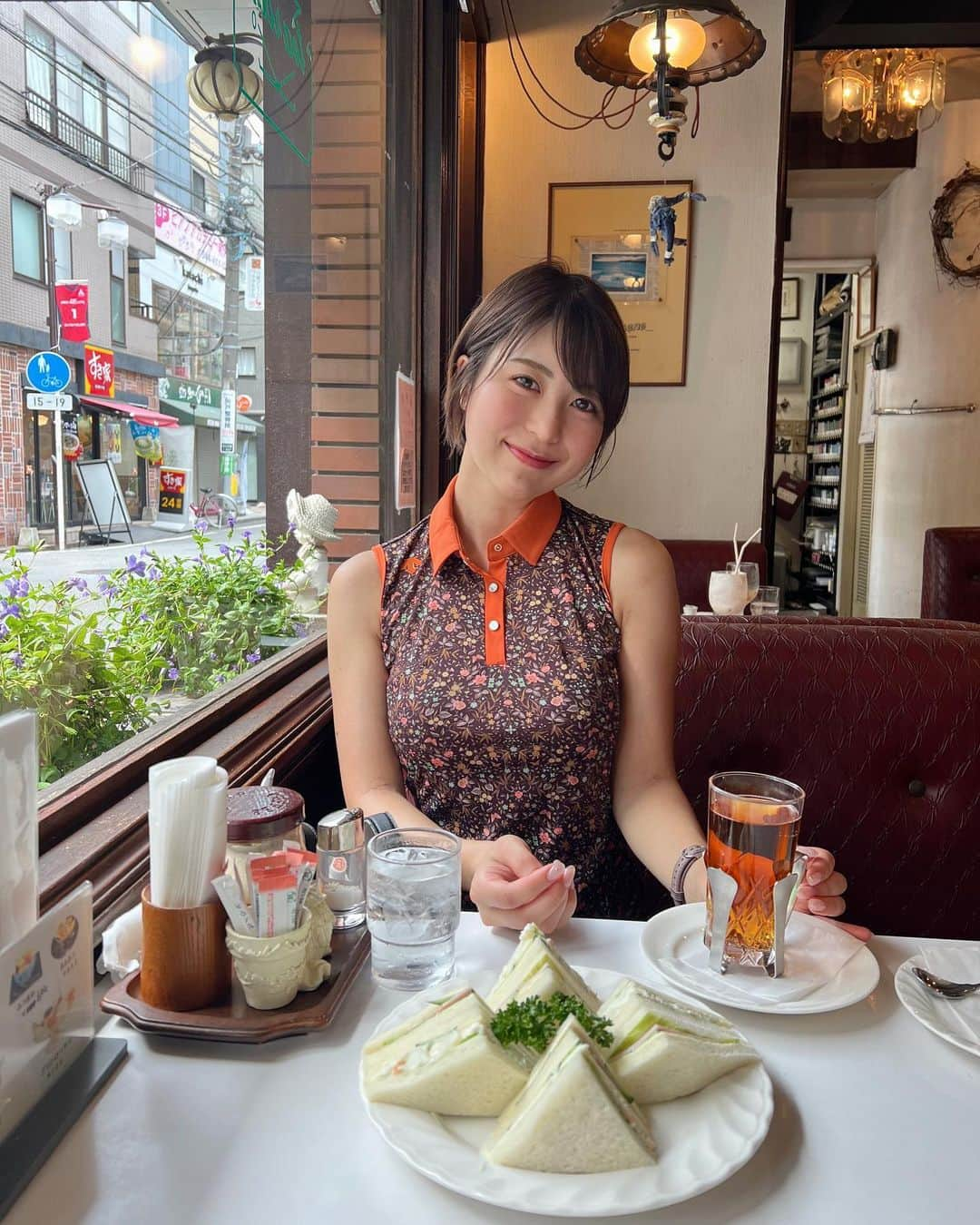 小林由依さんのインスタグラム写真 - (小林由依Instagram)「* ショートコース🏌️‍♀️ 今回は神奈川の方へ行ってきました🫧 ⁡ 帰り際に寄った喫茶店で食べたサンドイッチ、 おいしかった✌︎🥰 ⁡ ⁡ ⁡ 数日前には大塚へシュミレーションゴルフに行って 練習してきたんだ⛳️ ↪︎ @freegolf2022  ⁡ 解像度の高いシュミレーターが使われていたり、 備え付けのモニターに自分のスマホを繋げて YouTube動画を見ながらの練習もできたりするので、 ⁡ とっても快適なゴルフ練習が可能💕 ⁡ ⁡ ここの代表の方はティーチングプロなので 日程があえばレッスンもしてくださるよ✨ ⁡ ⁡ 素敵なところなので ぜひゴルフ好きはチェックしてほしい☺︎ ⁡ ⁡ ⁡ PR @freegolf2022 #FreeGolf #インドアゴルフ #インドアゴルフ練習場 #ゴルフシミュレーション #大塚ゴルフ #大塚ゴルフ練習場　 ⁡ . . . . . ⁡ #ショートコース #多摩川ゴルフ倶楽部 #デサント #デサントゴルフ #descentegolf #descente #ゴルフレッスン #ゴルフ女子 #ゴルフ初心者 #シミュレーションゴルフ #ゴルフ #ゴルフウェア #ゴルフコーデ #ゴルフ練習 #ゴルフ場 #ゴルフ練習場 #ゴルフファッション #ゴルフ好き #大塚 #東京 #tokyo #ショートヘア #休日 #喫茶店」9月7日 17時27分 - yui.minny.now