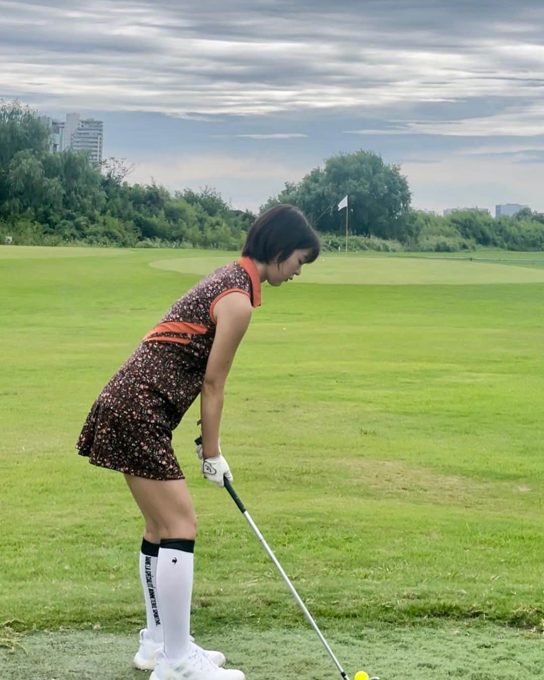 小林由依さんのインスタグラム写真 - (小林由依Instagram)「* ショートコース🏌️‍♀️ 今回は神奈川の方へ行ってきました🫧 ⁡ 帰り際に寄った喫茶店で食べたサンドイッチ、 おいしかった✌︎🥰 ⁡ ⁡ ⁡ 数日前には大塚へシュミレーションゴルフに行って 練習してきたんだ⛳️ ↪︎ @freegolf2022  ⁡ 解像度の高いシュミレーターが使われていたり、 備え付けのモニターに自分のスマホを繋げて YouTube動画を見ながらの練習もできたりするので、 ⁡ とっても快適なゴルフ練習が可能💕 ⁡ ⁡ ここの代表の方はティーチングプロなので 日程があえばレッスンもしてくださるよ✨ ⁡ ⁡ 素敵なところなので ぜひゴルフ好きはチェックしてほしい☺︎ ⁡ ⁡ ⁡ PR @freegolf2022 #FreeGolf #インドアゴルフ #インドアゴルフ練習場 #ゴルフシミュレーション #大塚ゴルフ #大塚ゴルフ練習場　 ⁡ . . . . . ⁡ #ショートコース #多摩川ゴルフ倶楽部 #デサント #デサントゴルフ #descentegolf #descente #ゴルフレッスン #ゴルフ女子 #ゴルフ初心者 #シミュレーションゴルフ #ゴルフ #ゴルフウェア #ゴルフコーデ #ゴルフ練習 #ゴルフ場 #ゴルフ練習場 #ゴルフファッション #ゴルフ好き #大塚 #東京 #tokyo #ショートヘア #休日 #喫茶店」9月7日 17時27分 - yui.minny.now