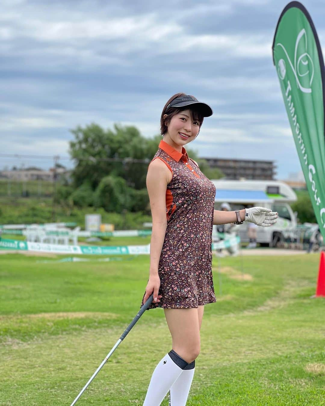 小林由依のインスタグラム：「* ショートコース🏌️‍♀️ 今回は神奈川の方へ行ってきました🫧 ⁡ 帰り際に寄った喫茶店で食べたサンドイッチ、 おいしかった✌︎🥰 ⁡ ⁡ ⁡ 数日前には大塚へシュミレーションゴルフに行って 練習してきたんだ⛳️ ↪︎ @freegolf2022  ⁡ 解像度の高いシュミレーターが使われていたり、 備え付けのモニターに自分のスマホを繋げて YouTube動画を見ながらの練習もできたりするので、 ⁡ とっても快適なゴルフ練習が可能💕 ⁡ ⁡ ここの代表の方はティーチングプロなので 日程があえばレッスンもしてくださるよ✨ ⁡ ⁡ 素敵なところなので ぜひゴルフ好きはチェックしてほしい☺︎ ⁡ ⁡ ⁡ PR @freegolf2022 #FreeGolf #インドアゴルフ #インドアゴルフ練習場 #ゴルフシミュレーション #大塚ゴルフ #大塚ゴルフ練習場　 ⁡ . . . . . ⁡ #ショートコース #多摩川ゴルフ倶楽部 #デサント #デサントゴルフ #descentegolf #descente #ゴルフレッスン #ゴルフ女子 #ゴルフ初心者 #シミュレーションゴルフ #ゴルフ #ゴルフウェア #ゴルフコーデ #ゴルフ練習 #ゴルフ場 #ゴルフ練習場 #ゴルフファッション #ゴルフ好き #大塚 #東京 #tokyo #ショートヘア #休日 #喫茶店」