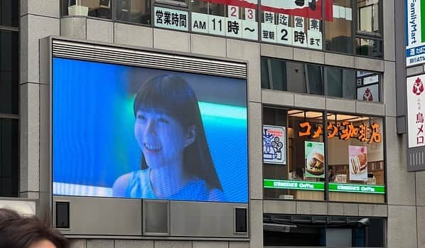 大里菜桜さんのインスタグラム写真 - (大里菜桜Instagram)「今朝はイマドキ📺みてくださってありがとうございました☺️菜桜の大好きなグミ特集でかなりテンション上がりました⤴️みたことのない新しいものをたくさん知れたので楽しかったです♪  さて、この前の大阪の続きですが、道頓堀のトンボリステーションという場所でエースシステム のCMが流れ出しました🎉ちょうど通りかかった時に流れてラッキーでした✨かなり大きいので通りかかった時には上を気にしてみてください♪  #大阪#道頓堀#トンボリステーション#エースシステム#近未来的#撮影時のオフショもつけて#近くを歩いたら上見てみてね#大里菜桜」9月7日 17時33分 - naooosato