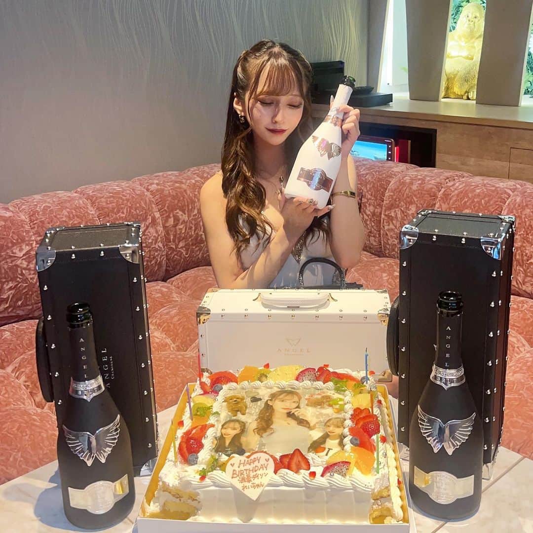 WAKANAのインスタグラム：「日付変わった瞬間に大好きな子達にお祝いしてもらえて幸せ🥹🥹💕 みんなありがとう🥲🙏🏻」
