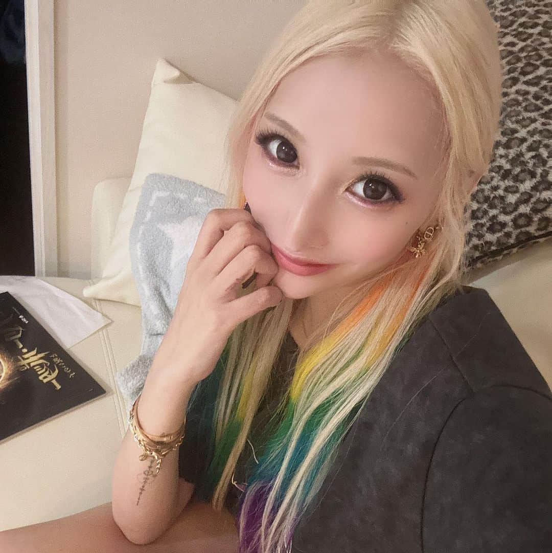 のインスタグラム：「毎月楽しみで仕方がない眉毛サロンの日 @swag.tokyo ❤️ まぢで眉毛サロンなしでは生きていけない！めちゃくちゃ綺麗に仕上げてくれて今回もありがとうございます🥺  #眉毛サロン #表参道」