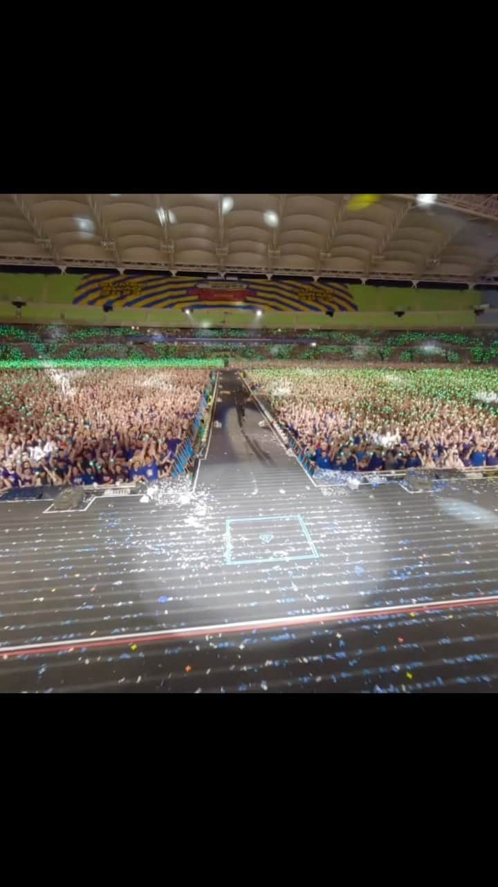 PSYのインスタグラム：「화사가 컴백을 하고 나니 이제서야 밀려오는 #흠뻑쇼 후유증  #racingdrone」