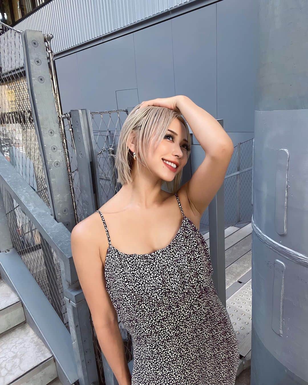 のインスタグラム：「いつのまにかショート推し少なくなった？😏 元々鬼短いヘアが長かったから意外過ぎた😳❤️  ショート復活祭  可愛いショート復活してくれて ありがとううう✂️✨  #ショートヘア #ハイトーンカラー #ギャル #復活」