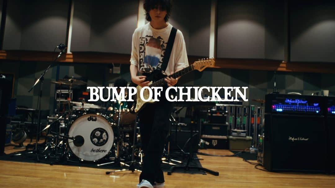 ヴァンズのインスタグラム：「VANSと日本を代表するロックバンドBUMP OF CHICKENのコラボコレクションが 9月8日（金）より販売開始。  詳しくはwww.vans.co.jp をチェック。  #vansjapan #BUMPOFCHICKEN @bumpofchickenofficial」