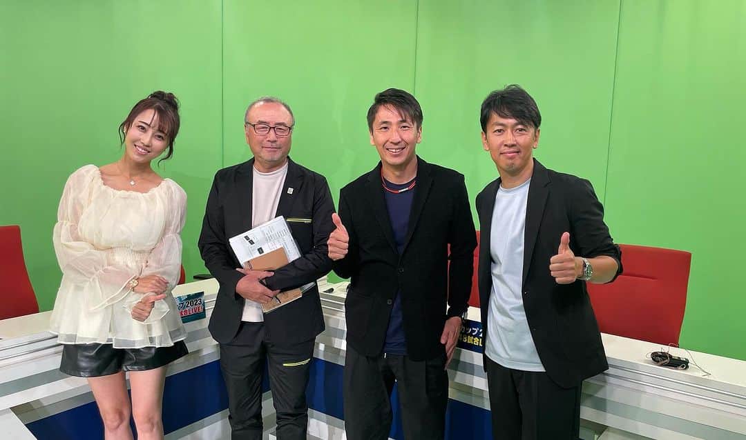 柳田真孝のインスタグラム：「先程、急遽、GTVに生出演してきました。 次生選手には完全にナイショで番組途中から参加しました。 ドッキリは成功しましたが、ロニークイズは一問も当たらず、相変わらずロニーはアリエナイヨ！😆  #supergt  #jsports  #gtv」