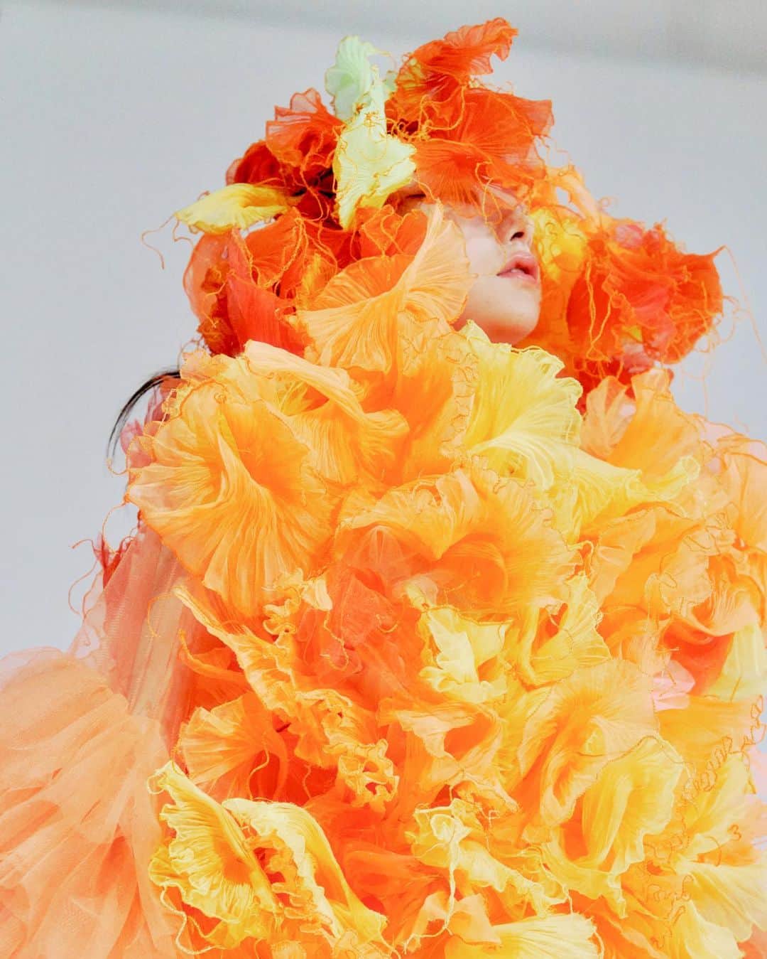 ARAKI SHIROさんのインスタグラム写真 - (ARAKI SHIROInstagram)「-with orange details-I am really interested in the evolution of creatures since I was a child. Most of my costumes are inspired by phenomena of nature world.  I'v got an idea from sea anemone with orange color at that time. Although I don't have an interest to mimic the shape of creatures as it is, I really love to work with images of living creatures.  #ARAKISHIRO #emergingdesigner #upnextdesigner #dazedanddiscovered  #alwaysupportalent  #orangedress  #アラキシロウ」9月7日 18時14分 - arakishiro