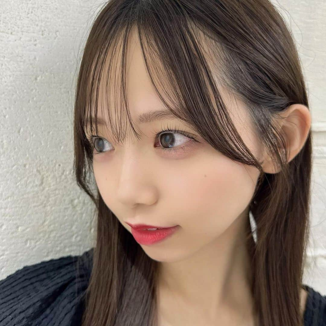 畑美紗起のインスタグラム：「まつげパーマ👀🤍🤍🤍 たくさん写真載せちゃった🤳  おめめぱっちり❕ にかわいく仕上げていただきました✨  まつ育はラッシュアディクト！！！ 朝と夜に必ず塗ってるよ🥱  いっときサボって悲惨になって後悔してから 2ヶ月くらい頑張って、今これだよ💪🏻💭  負けじとまつ育がんばる💕💕  まつぱ👀 @shinoeri_laque_eye さんに やっていただきました∩^ω^∩  #まつげパーマ #まつげ #まつげパーマデザイン #まつげ美容液 #まつ毛 #まつ毛パーマデザイン #まつ毛パーマ ##まつ毛美容液 #まつパ #畑美紗起 #まつ毛カール #eyelash #eyedesign#shooting #me #instagood」