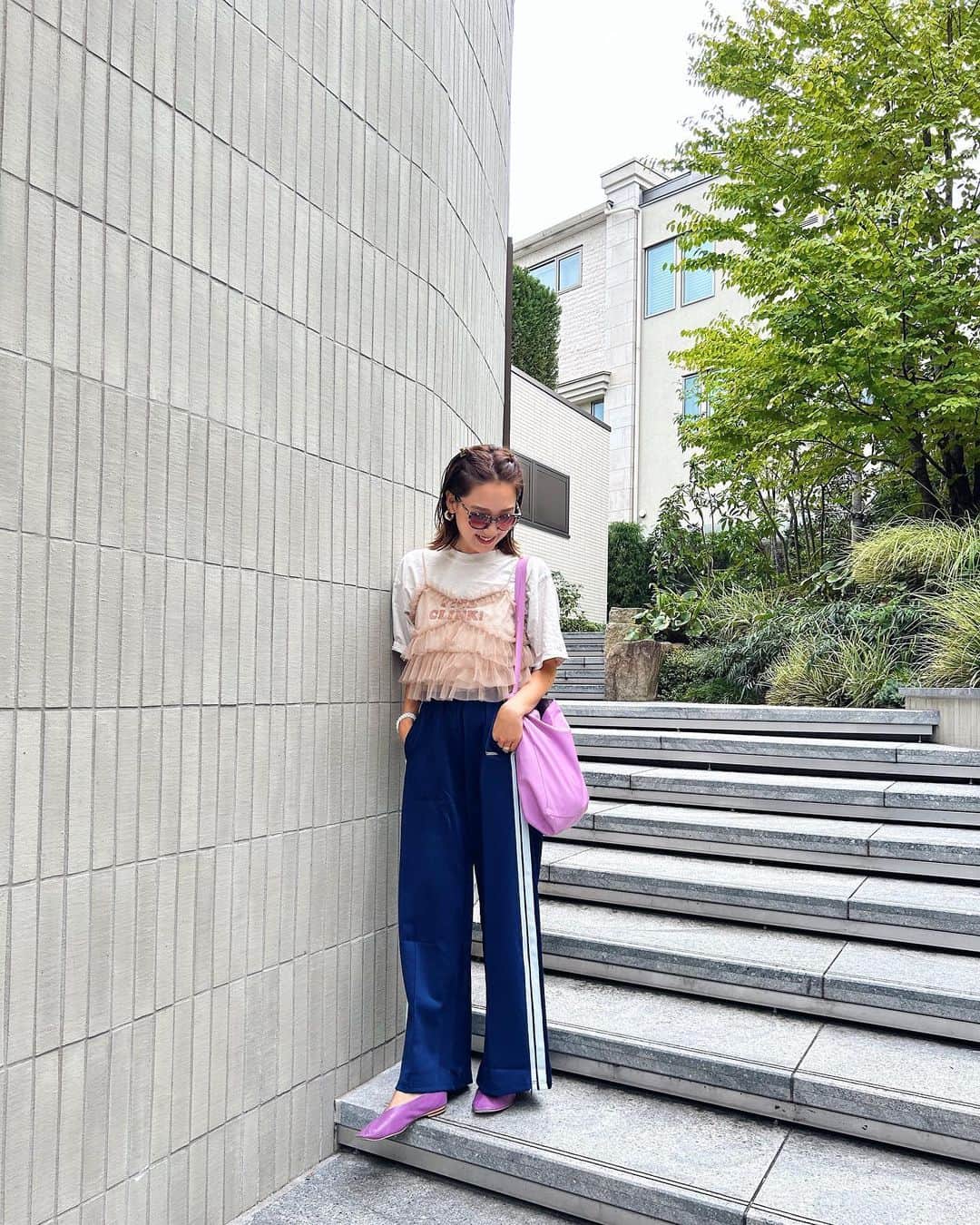 のインスタグラム：「. 9/8（fri）12:00〜DEBUT📣するX-girlの新ブランド @dispatcher_no.8 のpopupに行ってきたよ👟 @styles_tokyo   モード✖️大人ストリートで可愛いの沢山合って迷った🥺 あたしはネイビーのこのパンツが気に入ったのでお持ち帰り〜！ かわいいし足長効果もあって嬉しい💙  スニーカーで合わせも絶対かわいいよなぁ👟  #dispatcherno8 #ディスパッチャーナンバーエイト  #大人ストリート #styles#PR」
