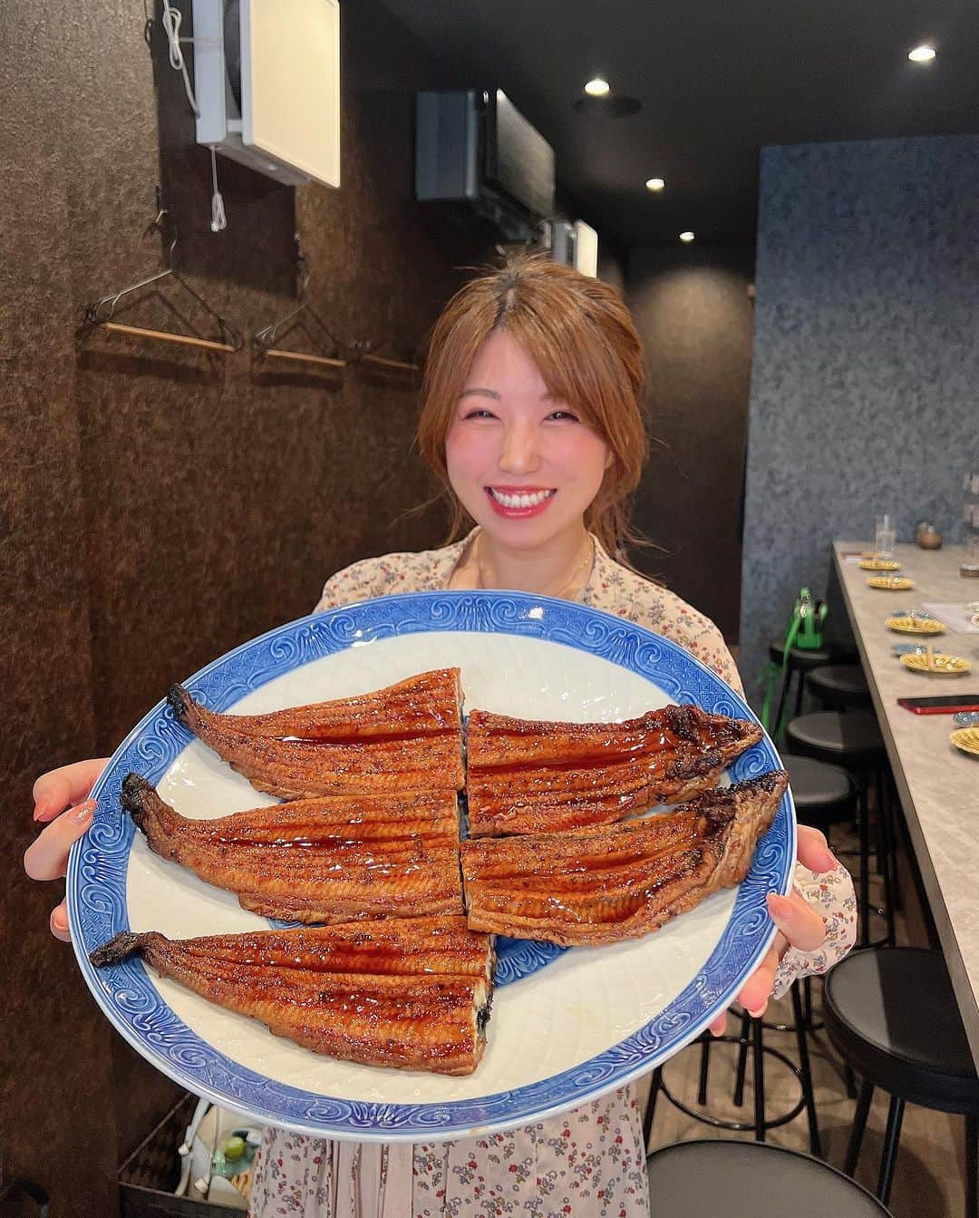 リナフランチェスカのインスタグラム：「天満で安くて美味しい海鮮食べたいならここ！🐟  魚屋さんがしてるから鮮度は抜群✨️ 魚以外もめっちゃ美味しかった🤤  2枚目のうな玉が、490円で安いのに ボリュームもたっぷりでオトク🉐 卵にもタレがついてて美味しかったなぁ   名物のサバサンドも！ 炭焼きやし、しっかりボリュームもあって最高👍   毎日メニューが違うけど、 こだわりのお野菜や旬の秋刀魚も 美味しかったよ😊      ✼••┈┈┈┈••✼••┈┈┈┈••✼   🏠ご飯やNODA 🔗 @gohanya_noda 📍 〒530-0033 大阪府大阪市北区池田町５−５ 🚃 天満駅   ✼••┈┈┈┈••✼••┈┈┈┈••✼       #天満グルメ #天満ディナー #天満居酒屋 #天満飲み #天満海鮮 #天満うなぎ #天満デート #大阪グルメ #大阪居酒屋 #大阪旅行 #大阪ディナー #大阪うなぎ #大阪海鮮居酒屋 #大阪海鮮」