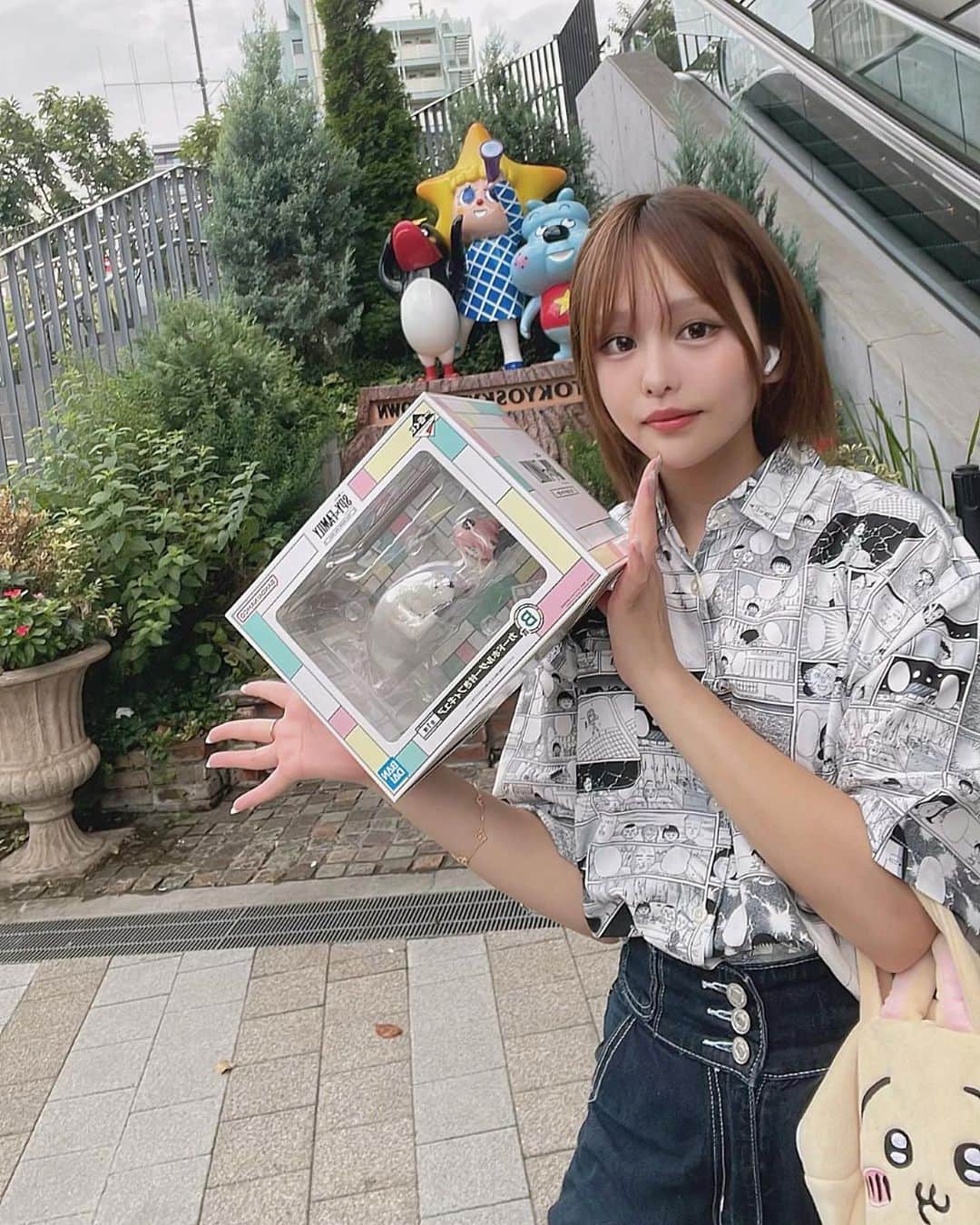 みなみのインスタグラム：「早朝たくさん歩いた🐾 ちょこちょこ通ってた一番くじでついに欲しかった賞を当てた！ #一番くじ #アーニャ #スカイツリー #ちびまる子ちゃん」