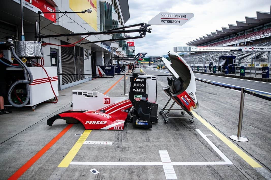 アンドレ・ロッテラーさんのインスタグラム写真 - (アンドレ・ロッテラーInstagram)「Japan, my second home, I'm back! 🇯🇵  Excitement levels through the roof as I gear up for the Fuji track and the incredible fans. 🏁 Let's make this race weekend unforgettable!   #japan #FujiSpeedway #motorsport」9月7日 18時21分 - andre_lotterer