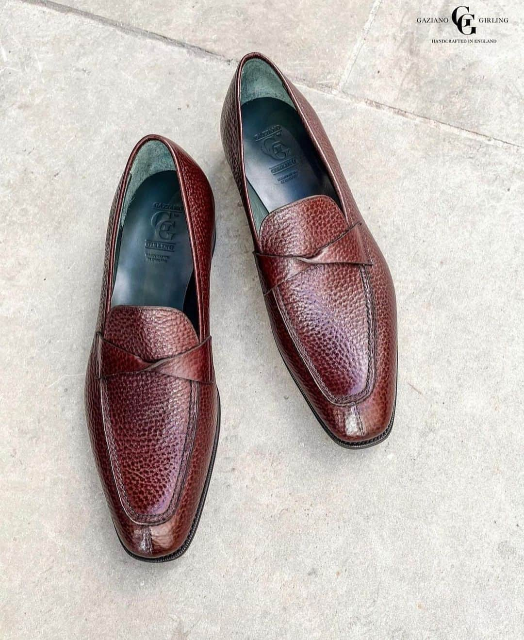 ガジアーノ&ガーリングさんのインスタグラム写真 - (ガジアーノ&ガーリングInstagram)「🚨September Shoe of the Month  The Antibes Loafer!  There will be NO MTO FEE on the Antibes 1 & 2 for the month of September.  An iconic loafer for Gaziano & Girling is the single twist strap on the Antibes I & 2.  The Antibes 1 has a reverse skin stitched apron and the 2 has a raised skin stitched apron.  First used in the collection 10 years ago, all the way back in 2013, this detail has become synonymous with our principles of mixing contemporary, elegant design with traditional principles.  Elevating the casual loafer to something more elegant, sleek and sophisticated, the single twist strap adds a little panache to the pattern.  As it’s a separate piece of leather, you can choose to make this in a contrasting leather or colour for something a little more playful, but keep to simple combinations for that elegant and classic look.  email: sales@gazianogirling.com or whatsapp: +447706522529  #gazianogirling #gazianoandgirling #madetoorder #savilerow #antibes #ggantibes #ggantibes2 #madeinengland #mensshoes」9月7日 18時34分 - gazianogirling