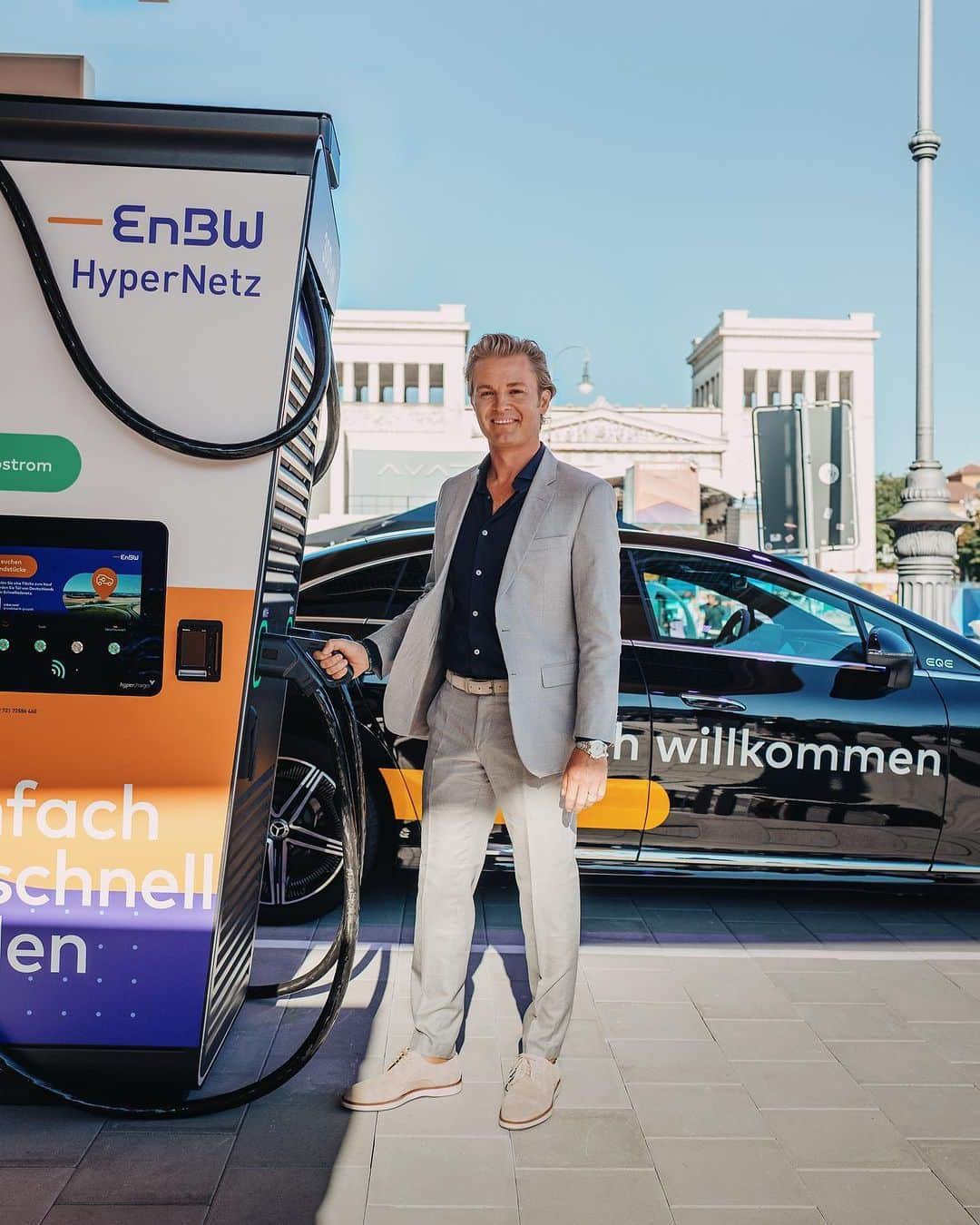 ニコ・ロズベルグさんのインスタグラム写真 - (ニコ・ロズベルグInstagram)「Fun day opening the @enbw_ag NextLevel charging park at IAA Munich! Which car would you love to see at the exhibition?   Fascinating to experience the innovation and technology in hyper charging and e-mobility. Today, you can charge 100km reach in only 5 min – this is the way to go! Thank you all for stopping by 👍」9月7日 18時29分 - nicorosberg