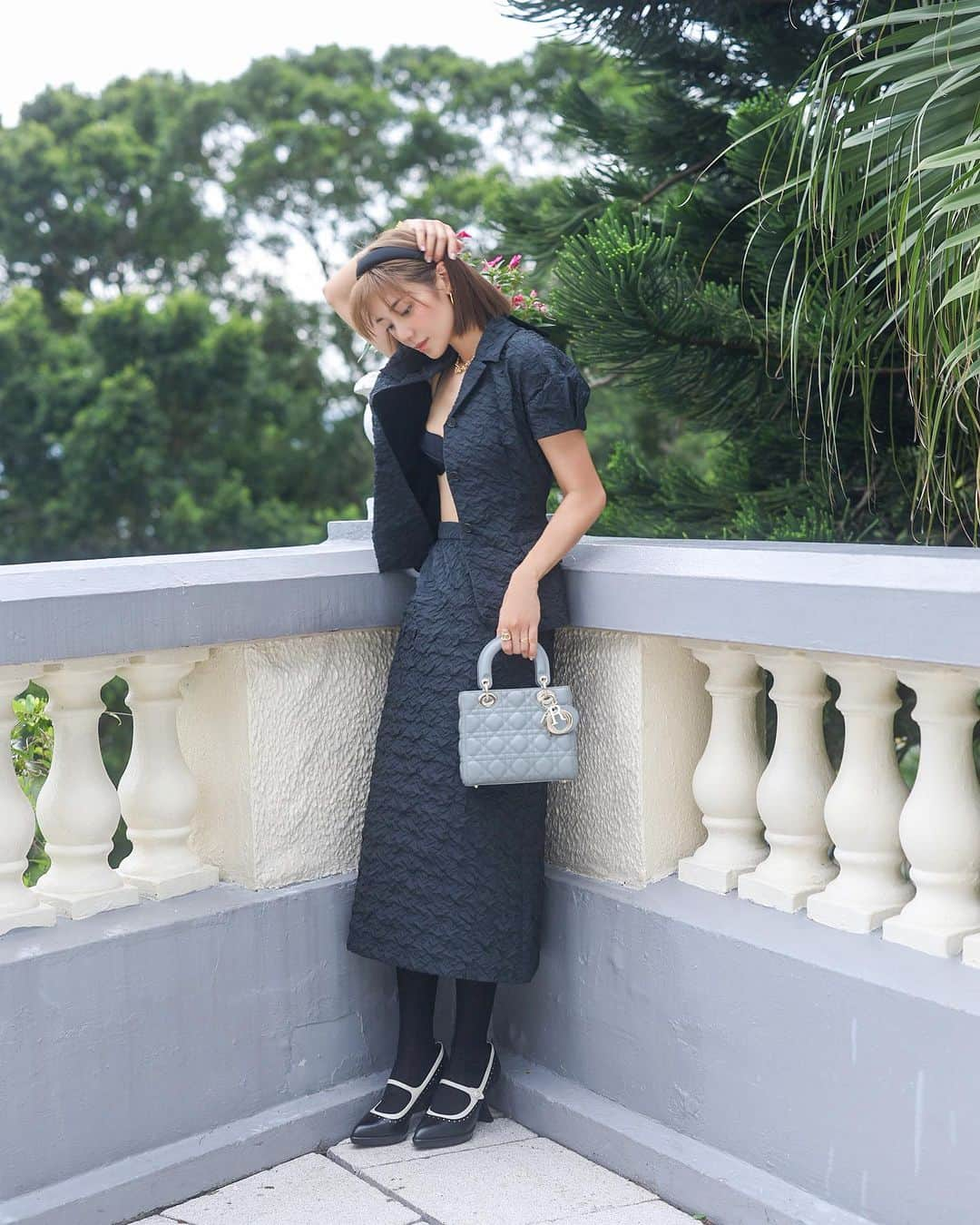 Elva Niさんのインスタグラム写真 - (Elva NiInstagram)「Gloomy weather doesn’t really affect my mood, because you are always beside me🌦️ #Ladydior @dior」9月7日 18時30分 - misselvani