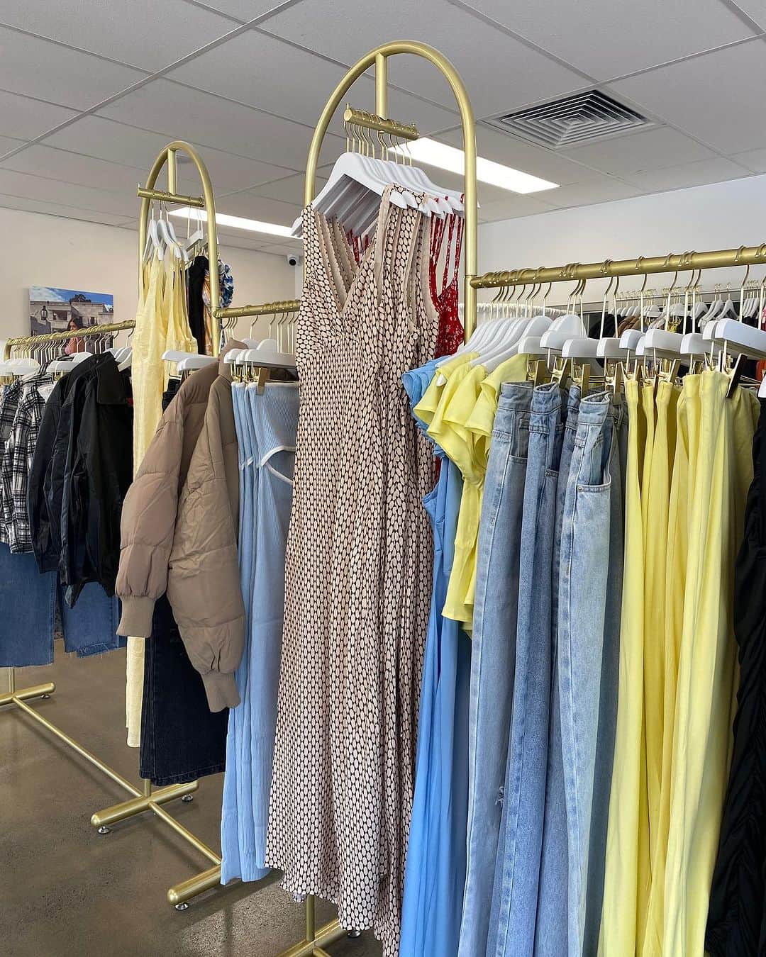 Beginning Boutiqueのインスタグラム：「LATE NIGHT SHOWROOM HOURS 🩷 Brisbane angels, our Showroom will be open until 8PM TONIGHT for all your last minute weekend needs! Offering you in-store try-ons to ensure you feel your best in your outfit 🫶🏼✨」