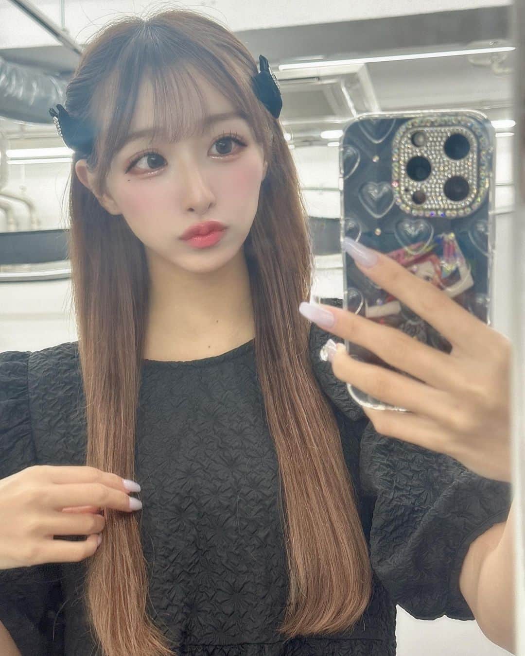 のインスタグラム：「🎀🖤  りぼんもたまには つけちゃったりするよね。‪‪♡」