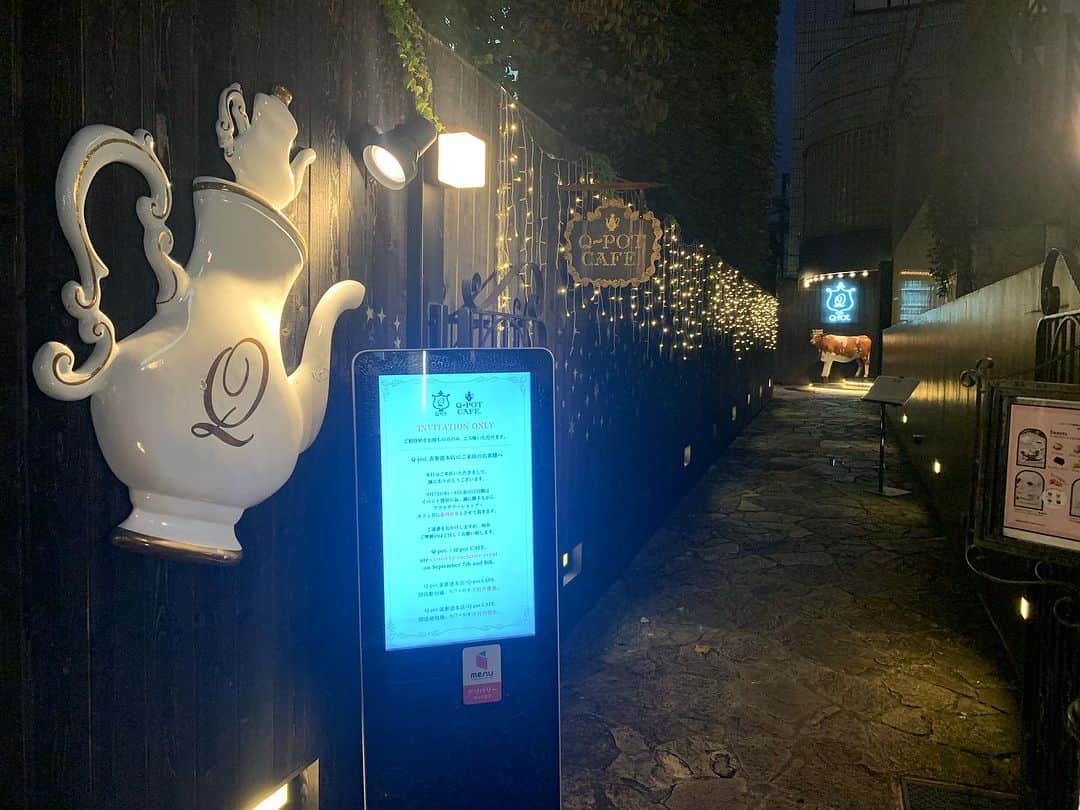 畑喜子のインスタグラム：「Q-POTさんの展示会に行ってきました😊 どれもこれも可愛くて可愛くて食べたくなるほど可愛くて最高でした💕 ハロウィンにちなんだアクセサリーがいっぱいでどれもこれも欲しかった😆 カフェでお化けちゃんのケーキも食べました‼️ またこれが美味しくてローズヒップティーも良く合う🤤 楽しいひと時を過ごしました🥳 ここは夢の国ですねぇ❤️ #qpot」