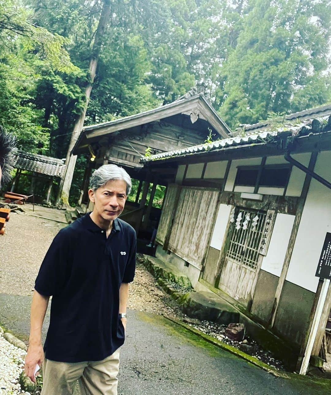 日比野玲のインスタグラム：「神社好き、そして五平餅好き！  #瀧神社 #五平餅 #岐阜推し  #夏も終わり でも#残暑 #あるね」