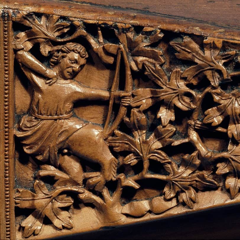 大英博物館のインスタグラム：「🎻 Intricately carved with fine detail, this instrument was originally made as a citole, the ancestor of the modern guitar 🎸  At around 700 years old, it is an incredibly rare example of an English musical instrument from the medieval period, and dates to between 1280–1330.   In the late 1500s it was converted into a violin, and a silver plate on the peg box is engraved with the arms of Queen Elizabeth I and her favourite, Robert Dudley, Earl of Leicester.   👑 Queen Elizabeth I of England was born #OnThisDay in 1533.  👉 Swipe through to marvel at the finely carved scenes of huntsmen, animals, flowers and foliage.  🐉 See if you can also spot the dragon hiding in these elegant engravings!  🏛 See this citole on display in Room 40 of the Museum, the Sir Paul and Lady Ruddock Gallery of Medieval Europe, 1050–1500.  🔎 Citole engraved with the arms of Queen Elizabeth I. Wood silver and gold, from England, around 1280–1330.   #BritishMuseum #QueenElizabeth #Tudor #Citole」