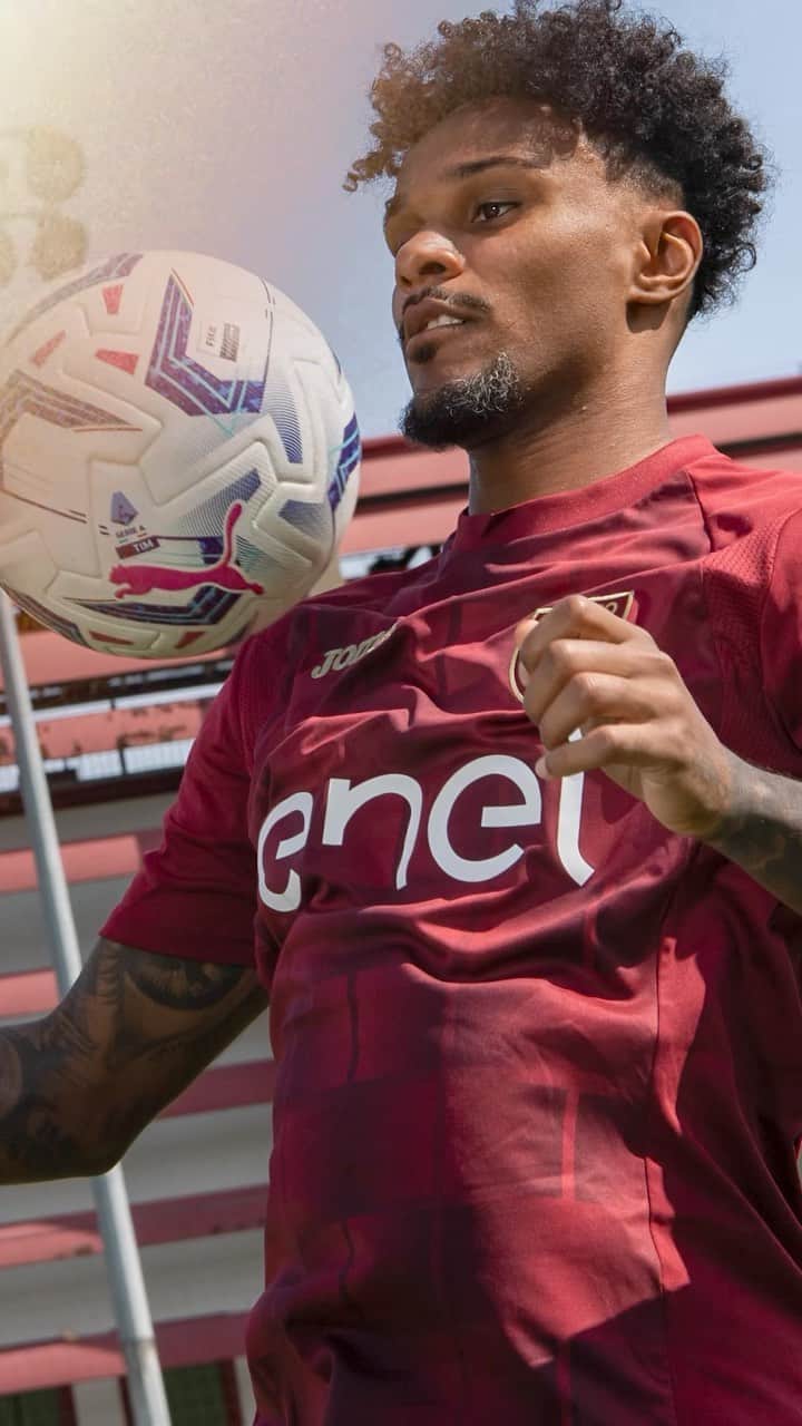 トリノFCのインスタグラム：「@enelitalia è il nostro nuovo Official Energy Partner e Training Kit Partner⚡  Il brand sarà presente sulle nostre maglie training e pre match 🏃  @enelx_italia | @enelenergia   #SFT」