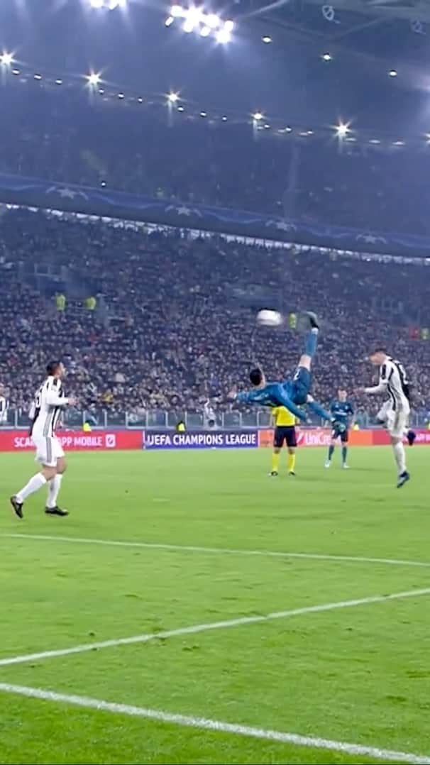 F2Freestylersのインスタグラム：「WOW! @cristiano not in top 30 Balon D’Or nominees for first time in 20 years!!! 😱🤯🐐  #CR7 #GOAT #Ronaldo #cristiano」