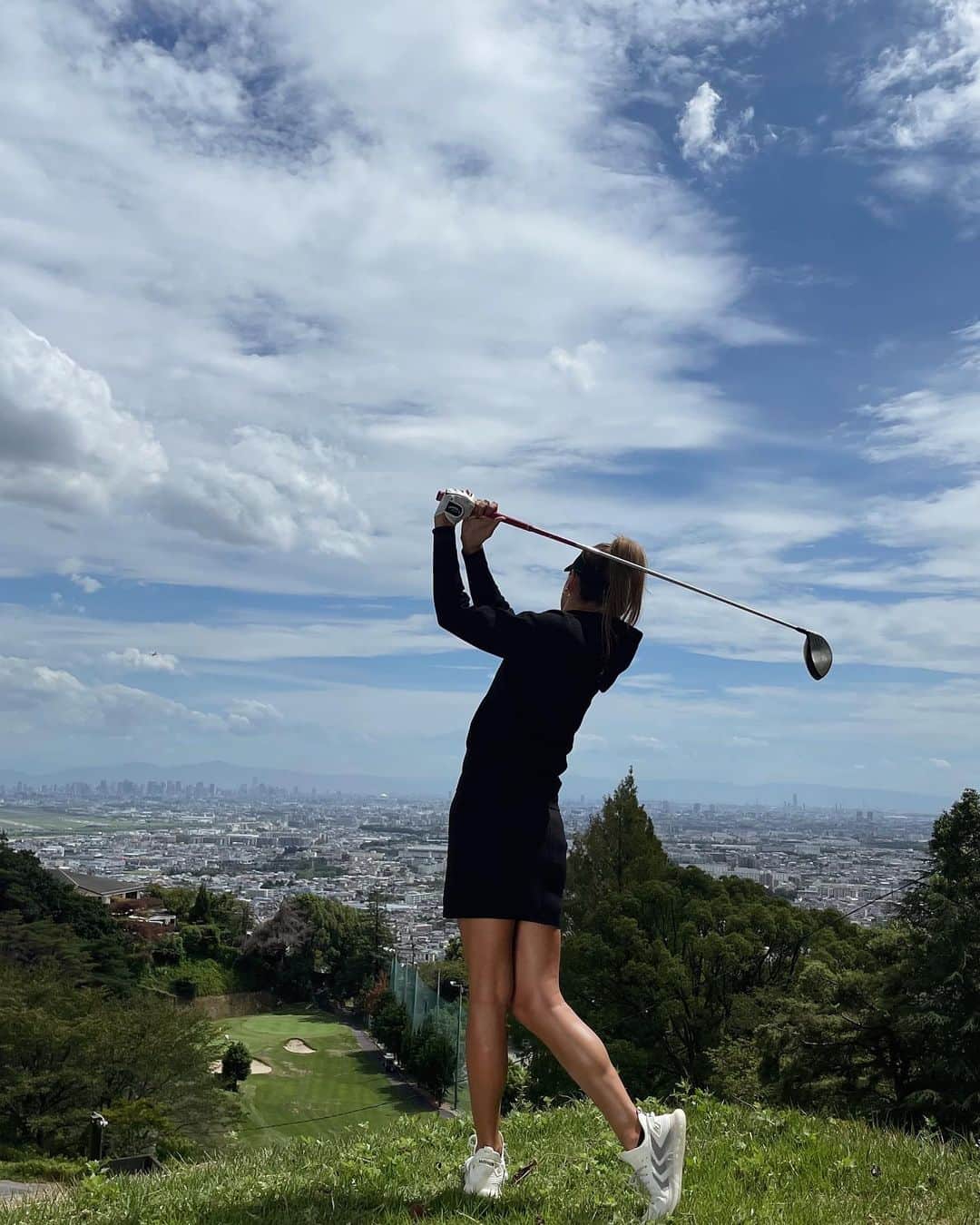 Miwakoさんのインスタグラム写真 - (MiwakoInstagram)「タイ移住まであと10日 バタバタで全然postできてなかった💦 ・ ずっとモデルをさせて頂いてた BBCO GOLF様 @bbco_online ⛳️ ラスト撮影完了しました😢 ・ 私のお気に入りイメージカットを 一枚目に♡ ・ 大好きなゴルフウェアブランドさん 大好きな撮影メンバー 大好きなゴルフ場 大好きなゴルフに関わるお仕事 これで一旦最後か…と思うと ほんとに寂しい😔 ・ BBCO GOLF様のモデルでいさせてもらえたことに心から感謝です♡ ・ ・ Thank you... @bbco_online  @kokko_dajo  @mentalbeach  @jin_aug  @k11_tan  @hibarigolf  @margon168  @arai.kgm  @meigetsuki.jp  ・ ・ ・ #shooting  #shootingday  #golf  #golfer  #golfgirl  #golflover #hibarigolf  #bbco  #golfwear  #ゴルフ女子  #ゴルフウェア  #ゴルフ場  #ゴルフ男子  #雲雀丘ゴルフ倶楽部  #ヒバリゴルフ」9月7日 18時55分 - miwamam888