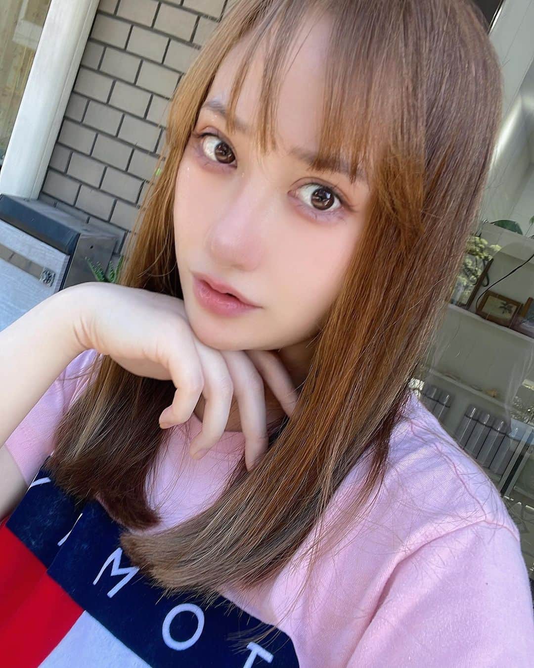 のインスタグラム：「東京中央美容外科渋谷東口院でTCB式小顔美肌再生をしてから一ヶ月✨  ダウンタイムがないからその日のうちに化粧も出来るし肌改善、小顔に最適✨  倉島先生ありがとうございました🙏  @tcb.shibuyahigashi  @tcb_kurashima_futae   #tcb式小顔美肌再生#小顔整形#PR#美肌#美容#アンチエイジング#東京中央美容外科 #東京 #渋谷#糸リフト」