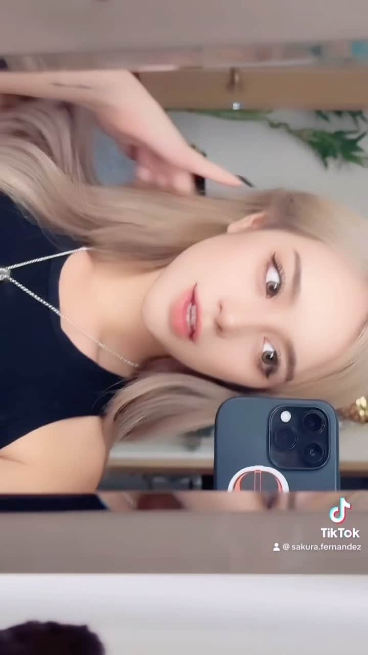 のインスタグラム：「Blondy Girl🐇🫧」
