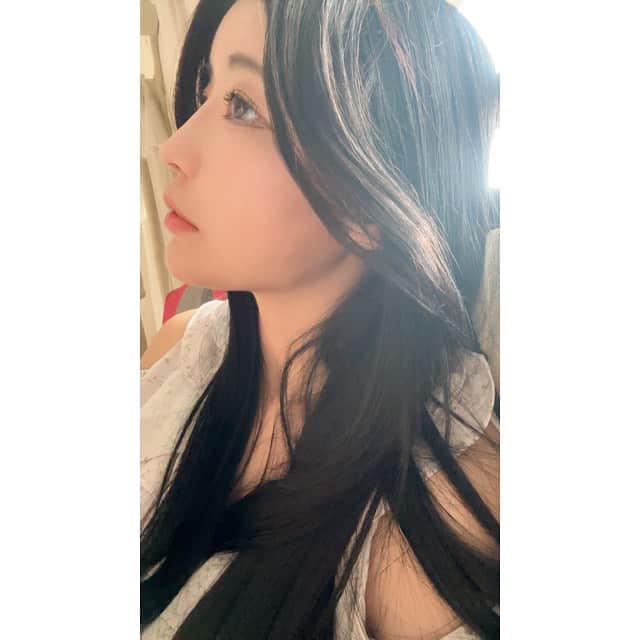 のインスタグラム：「たまには前髪なくしてみたり🧝‍♀️  #韓国風前髪 #ロングヘア #横顔 #黒髪 #みねりお #みねパイ #大人ロリ #sexy #グラビアアイドル #グラドル自画撮り部 #コスプレ #ツインテール #爆乳 #kカップ #谷間 #タレント #リアル峰不二子 #水着 #ビキニ #乗馬女子 #1ミリでもいいなと思ったらいいね #インスタグラビア  #たわわ女子 #わがままボディ #japanesegirl #あざとい系女子 #虎党 #toraco #阪神タイガース #野球」