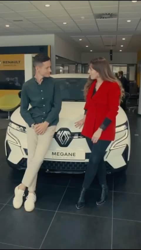 アンデル・エレーラのインスタグラム：「⚽ Ya está aquí la 1ª parte de #preguntasyrespuestas con @anderherrera. ¿Quieres conocerle un poquito más a fondo? ¡No te lo pierdas! ⚽   #renaultgaursa #renaulution #meganeelectriclife #grupogaursa」