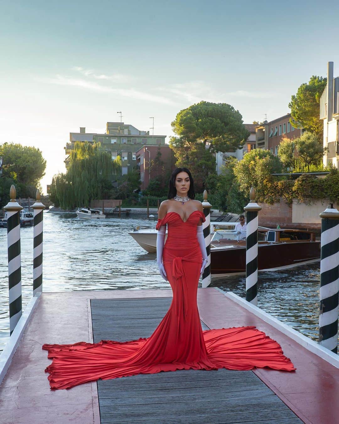ジョルジーナ・ロドリゲスさんのインスタグラム写真 - (ジョルジーナ・ロドリゲスInstagram)「80th Venice Film Festival ❤️」9月7日 19時25分 - georginagio
