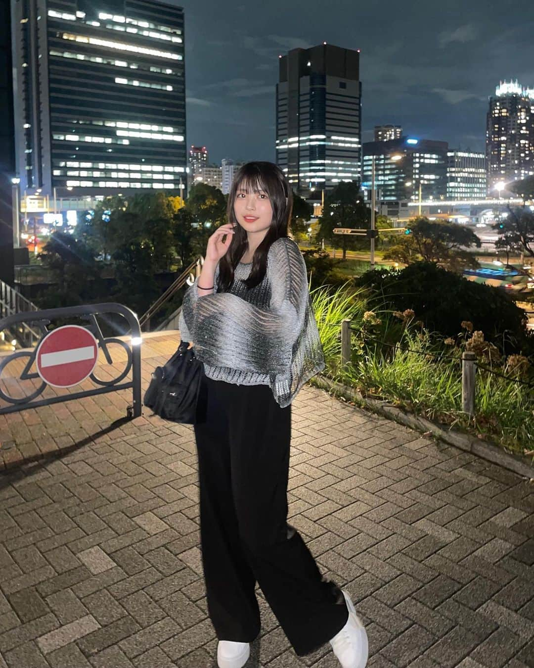 内山優花のインスタグラム：「．  お台場の夜景好き🌃 ˚₊* 腕のゴムよくつけてるから写りがち。笑」