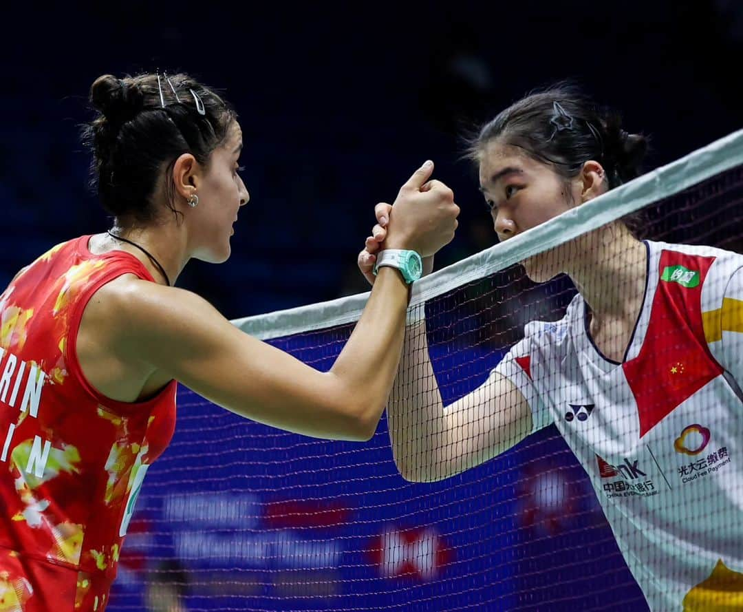 キャロリーナ・マリンのインスタグラム：「Nice to see Gao Fang Jie back after her knee injury 🙏 One more tomorrow! Let's go quarterfinals! 🇨🇳  📸 BadmintonPhoto  #PuedoPorquePiensoQuePuedo」