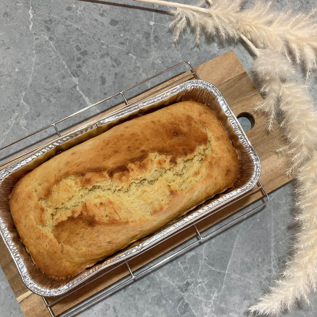 亜実さんのインスタグラム写真 - (亜実Instagram)「🍌🧁🍌🧁🍌🧁  🇯🇵大好きな大好きなだーりん、お誕生日おめでとう🥰ことちゃん用に買ってあったバナナでバナナケーキ🍰 🇹🇼最最最愛的老公，生日快樂🥰使用了本來要給琴醬吃的香蕉來做香蕉蛋糕🍰  #パウンドケーキ #バナナケーキ #バナナパウンドケーキ #誕生日ケーキ」9月7日 19時34分 - amimi_taiwan