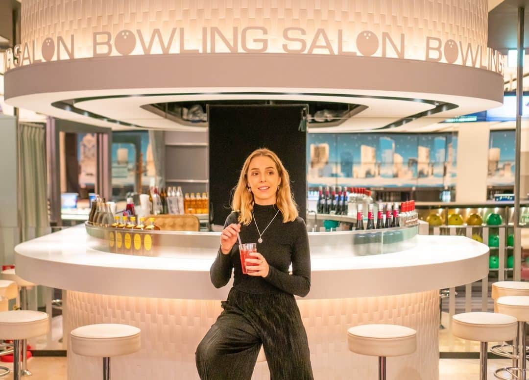 ザ・プリンス パークタワー東京さんのインスタグラム写真 - (ザ・プリンス パークタワー東京Instagram)「バーカウンター付きのボウリングサロンで、友人や家族と盛り上がるひとときを。  Enjoy a relaxing spot of fun (or some healthy competition!) at the hotel's Bowling Salon, where you can knock down pins and knock back drinks to your hearts' content.  Share your own images with us by tagging @princeparktowertokyo —————————————————————  #theprinceparktowertokyo #tokyotower #tokyo #japan #ThePreferredLife #ザプリンスパークタワー東京 #ボウリングサロン #ボウリング」9月7日 19時29分 - princeparktowertokyo