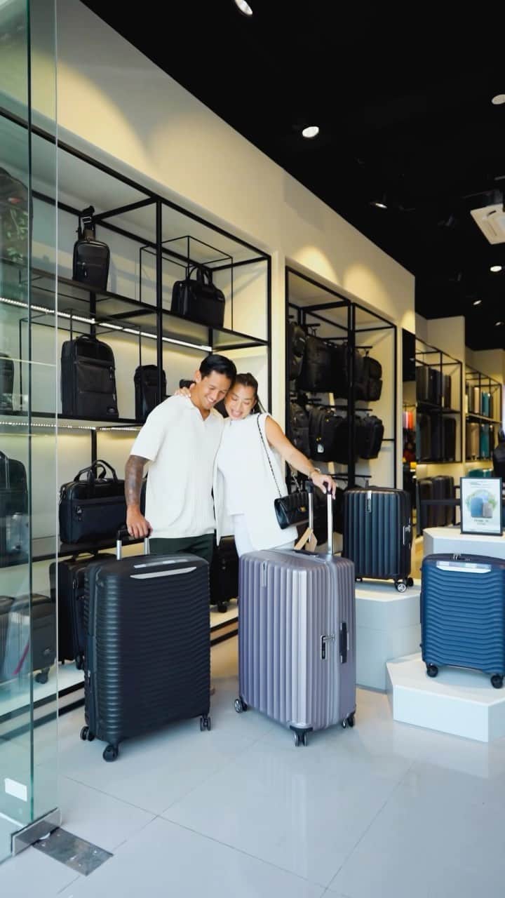 Jennifer Bachdimのインスタグラム：「🚨 Attention travelers! Upgrade your luggage game and travel in style, Samsonite is offering a Trade-In program for their high-quality and durable luggage products with limited offer 40% off until 15 October 2023. Happy travels guys!!  #SamsoniteID #TradeIn2023 #ENOW #UPSCAPE @samsonite_indonesia」