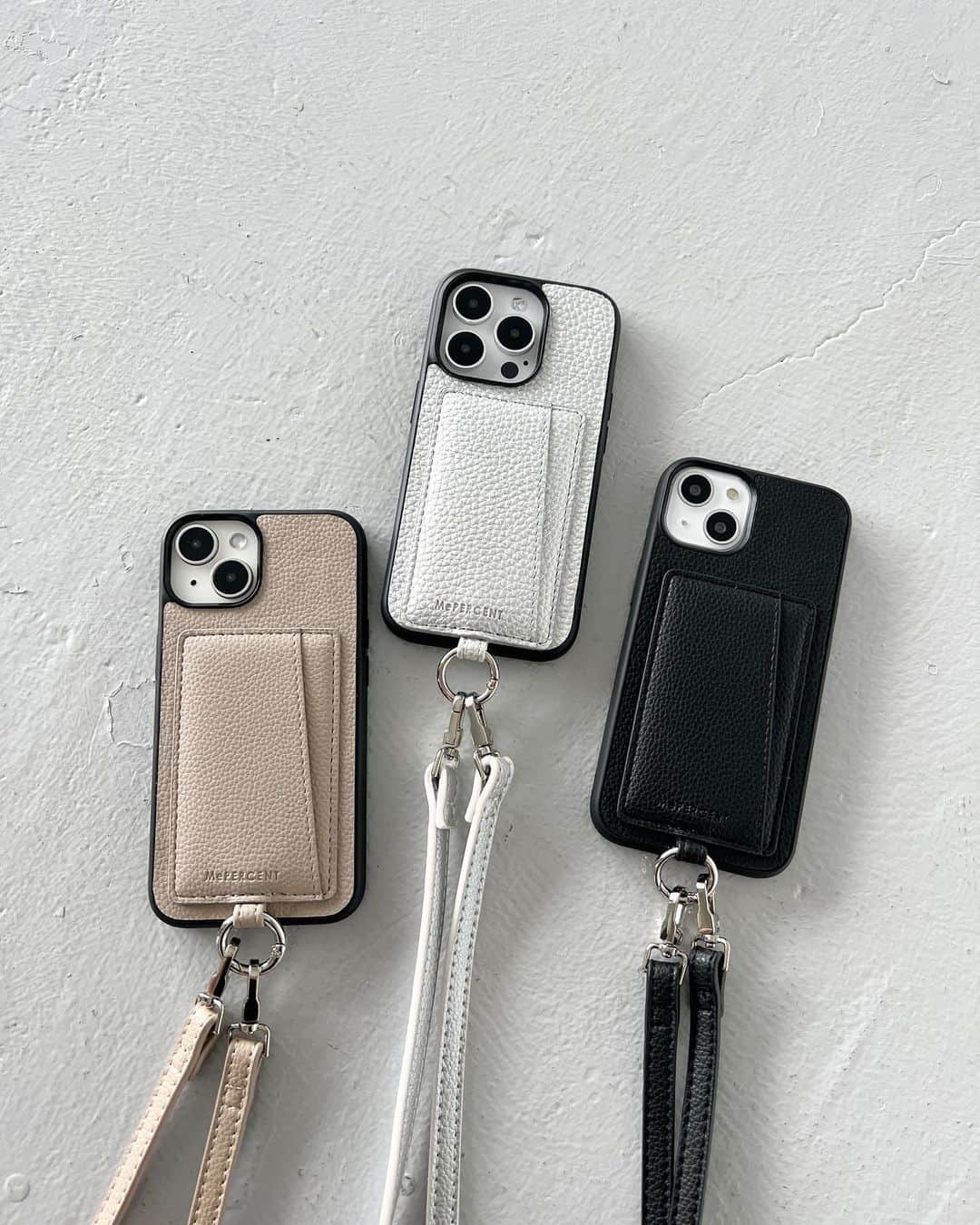 Me%のインスタグラム：「画像をタップして詳細を☑️ ⁡ new arrival  前回ご好評いただいていた フェイクレザーiPhoneケースが 新バージョンになって登場✨ ⁡ 今回はショルダーストラップがセットになり、 新たな対応機種も追加致しました📱 ⁡ 上品な合皮素材＆カードポケット付きで機能面も優秀💫 ⁡ 🏷item #フェイクレザーカラビナツキケース　¥3,080 ※iPhone12/12pro、iPhone13、iPhone14、 iPhone14pro ＿＿＿＿＿＿＿＿＿＿＿＿＿＿＿ ⁡ #mepercent#me_percent#ミィパーセント#ミーパーセント#iPhoneケース#携帯ケース#合皮ケース#フェイクレザーケース#スマホストラップ#スマホチェーン#モバイルストラップ#モバイルチェーン#カードポケット付きiphoneケース」