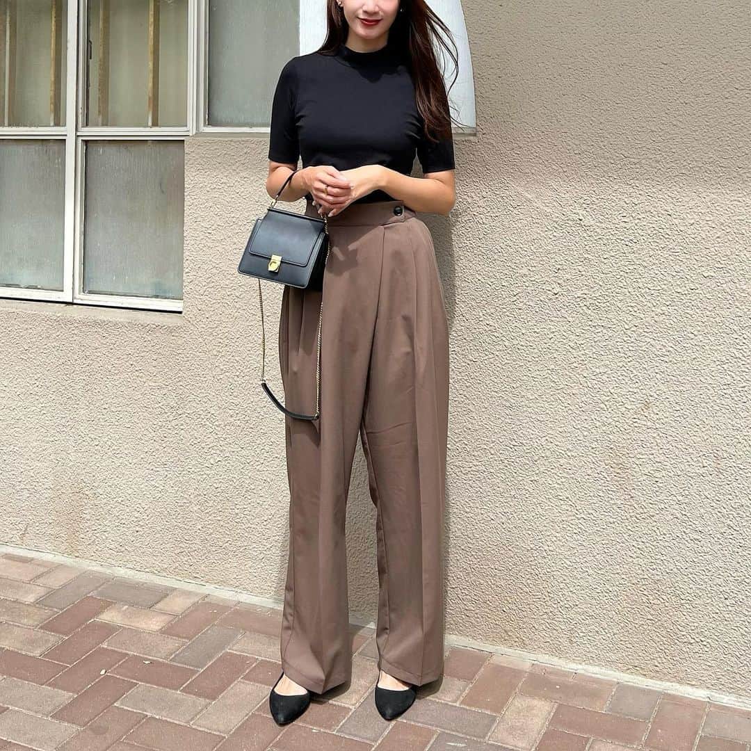 Nagiのインスタグラム：「秋色🤎  tops. #zara bottom. #reedit  bag. #polene   #code#fashion#コーデ#ファッション#秋服#秋コーデ」