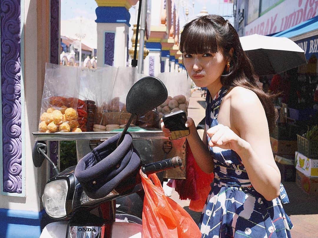 のインスタグラム：「→ 元気になり、お仕事復帰させていただいてます！ ご心配おかけしました。 感染症に弱弱な私が言えることじゃないんですが 皆様も体調にはお気をつけてくださいね。。 ⁡ 今日は10月27日に発売される 私の2nd写真集のオフショット🥰 ⁡ 皆さん予約してくれたかな？ ⁡ #中山莉子の2nd写真集 #私立恵比寿中学 #エビ中」